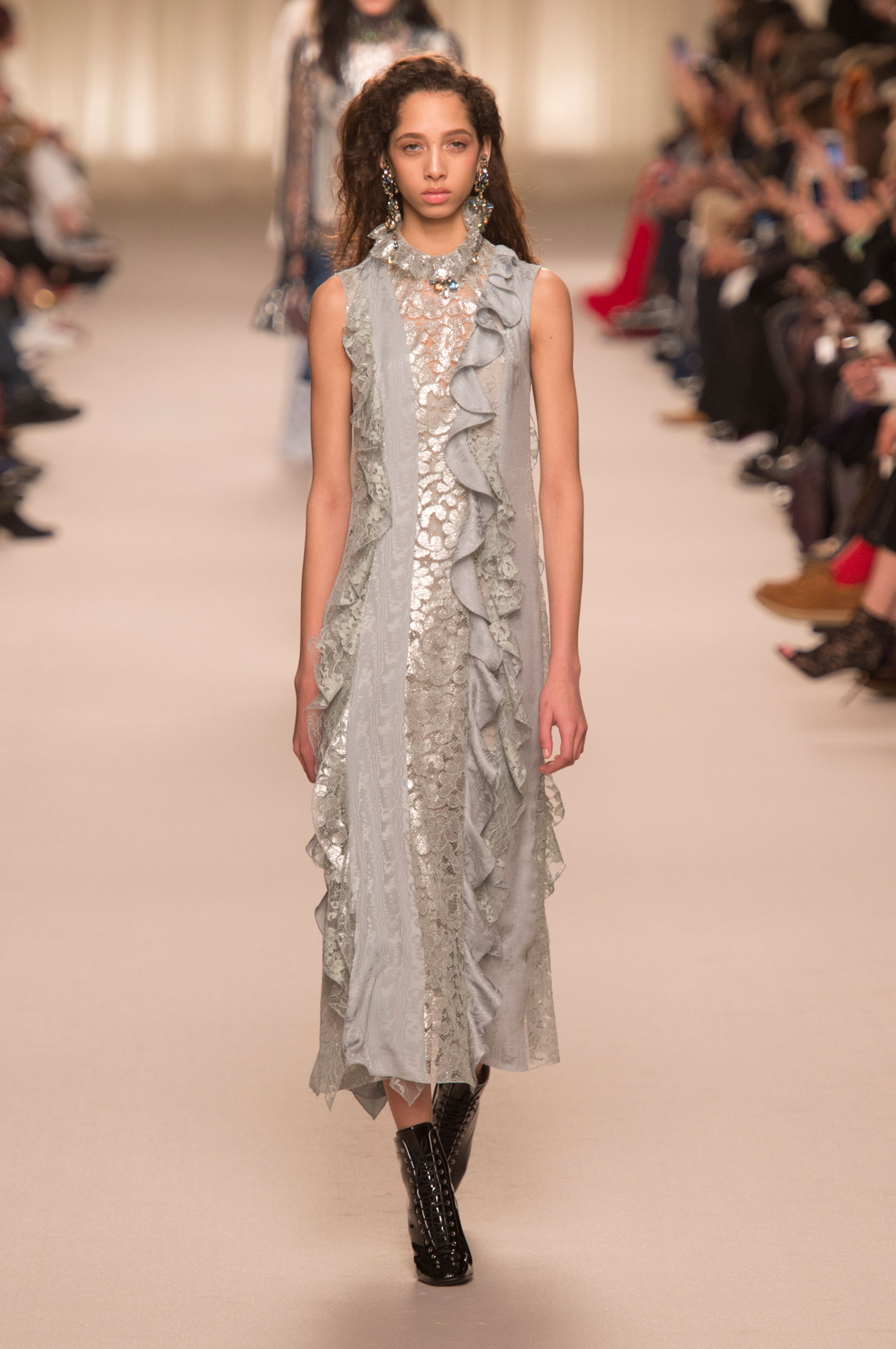 Blumarine fall 2017 runway review Blumarine fall 2017 runway review