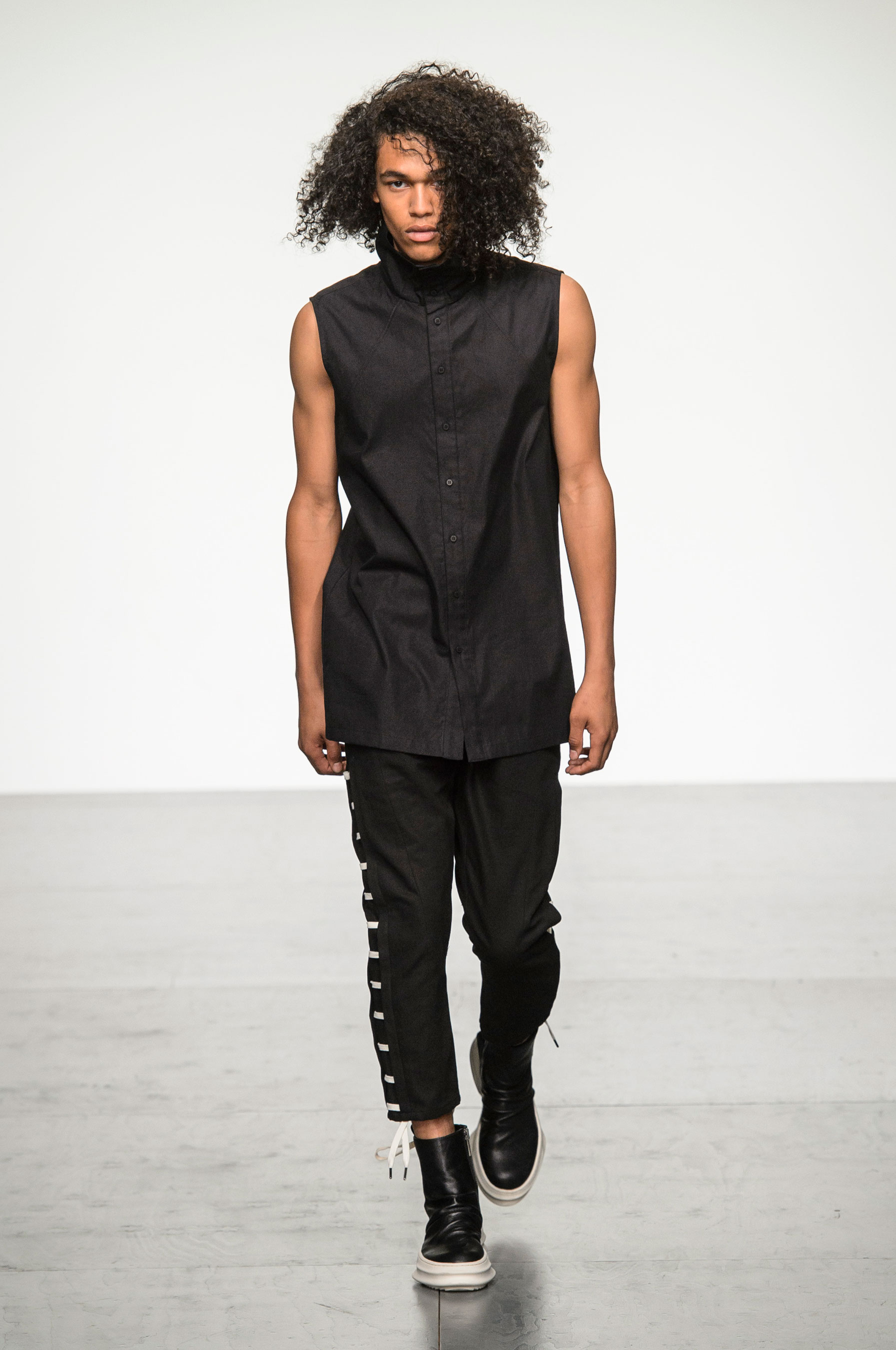 D.GNAK パンツ LFWRunway look18SS パンツ｜その他