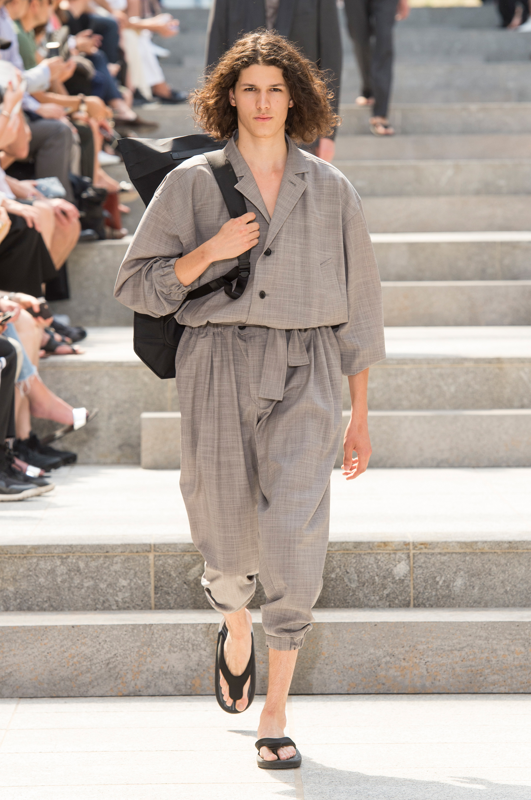 Issey Miyake Spring 2018 Men's Fashion Show - The Impression