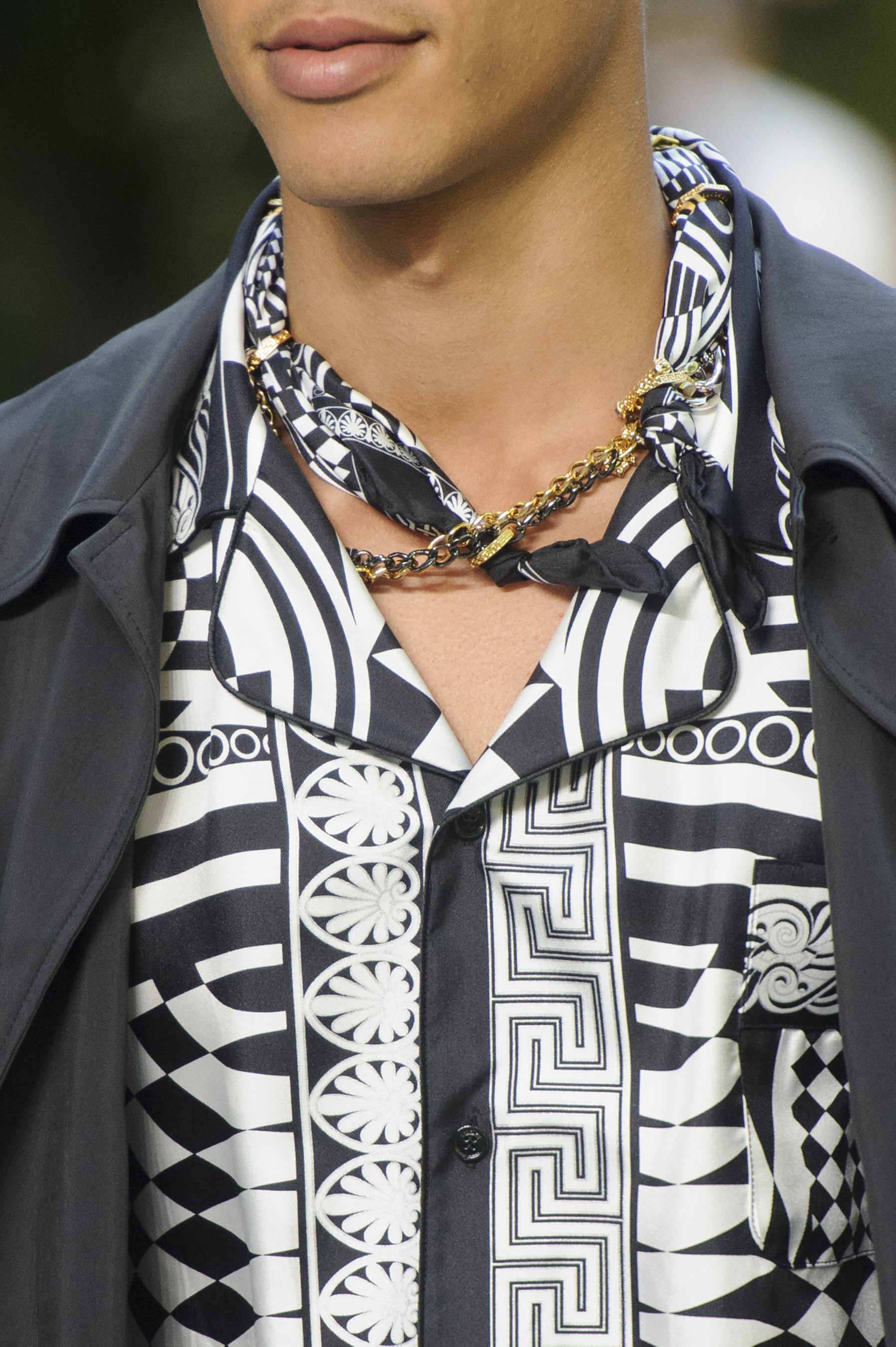 Versace Spring 2018 Men's Fashion Show Details - The Impression