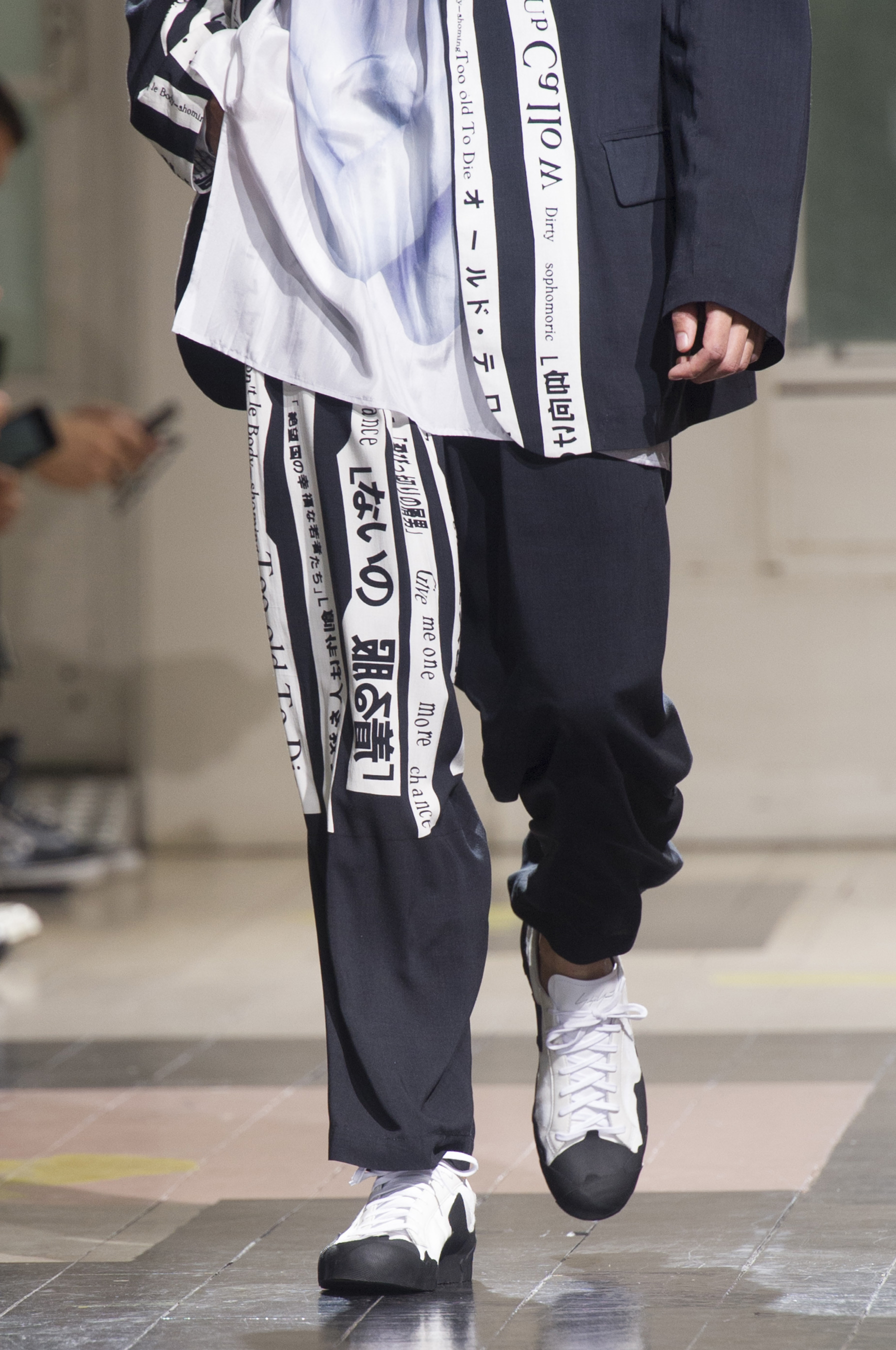 Yohji Yamamoto Spring 2018 Men's Fashion Show Details