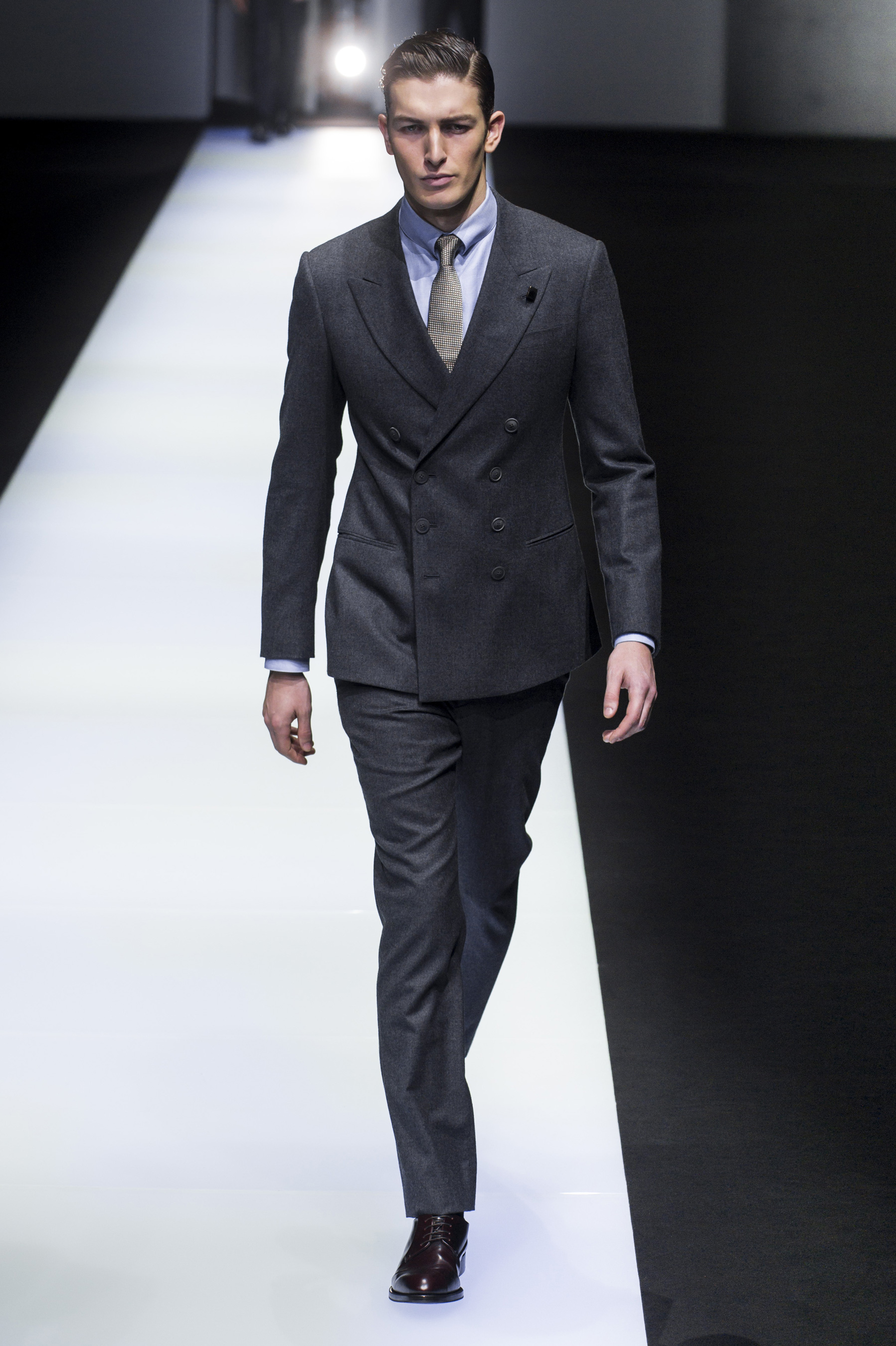 Giorgio Armani Fall 2018 Men's Fashion Show - The Impression