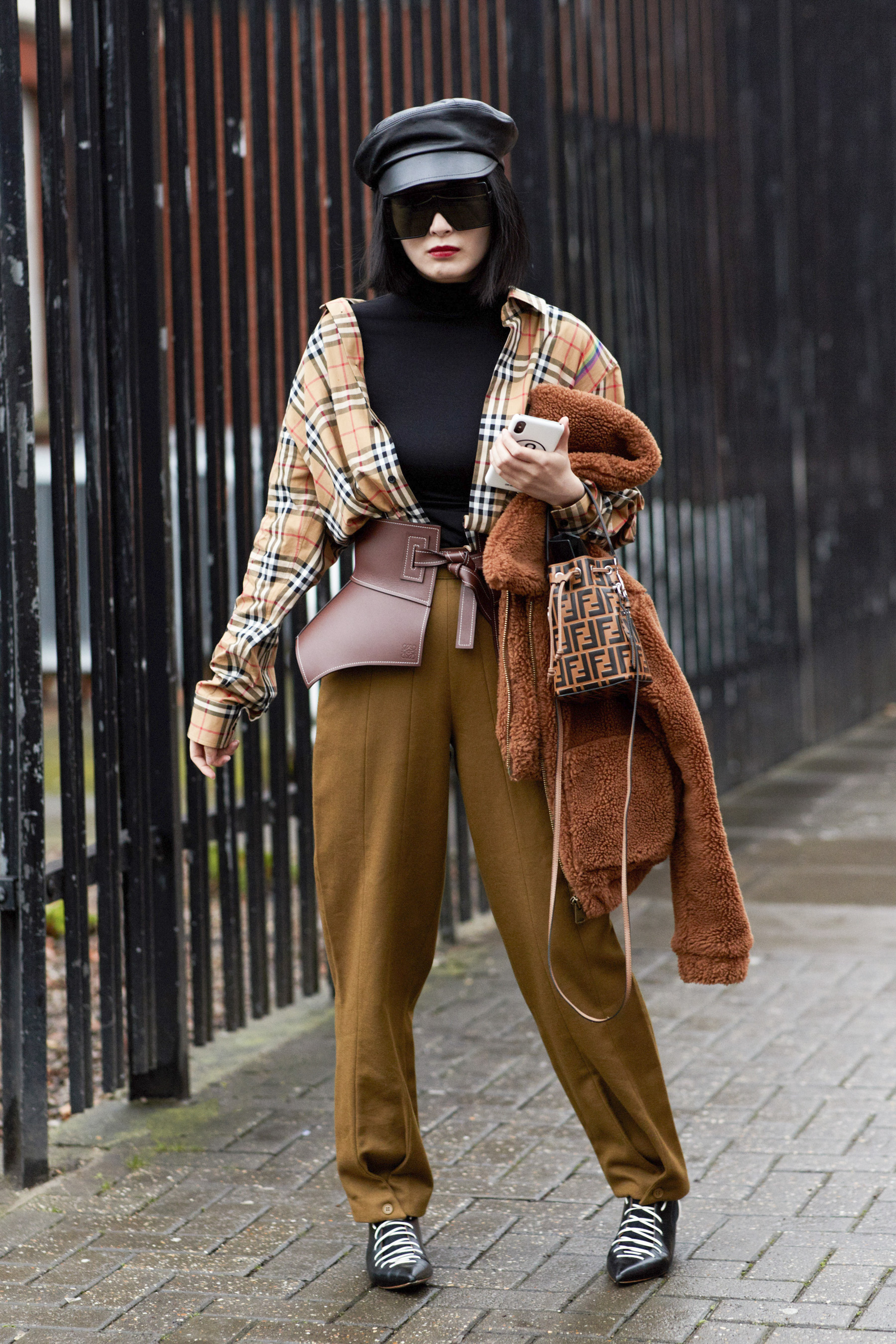 London Fashion Week Street Style Fall 2018 Day 4 Cont.