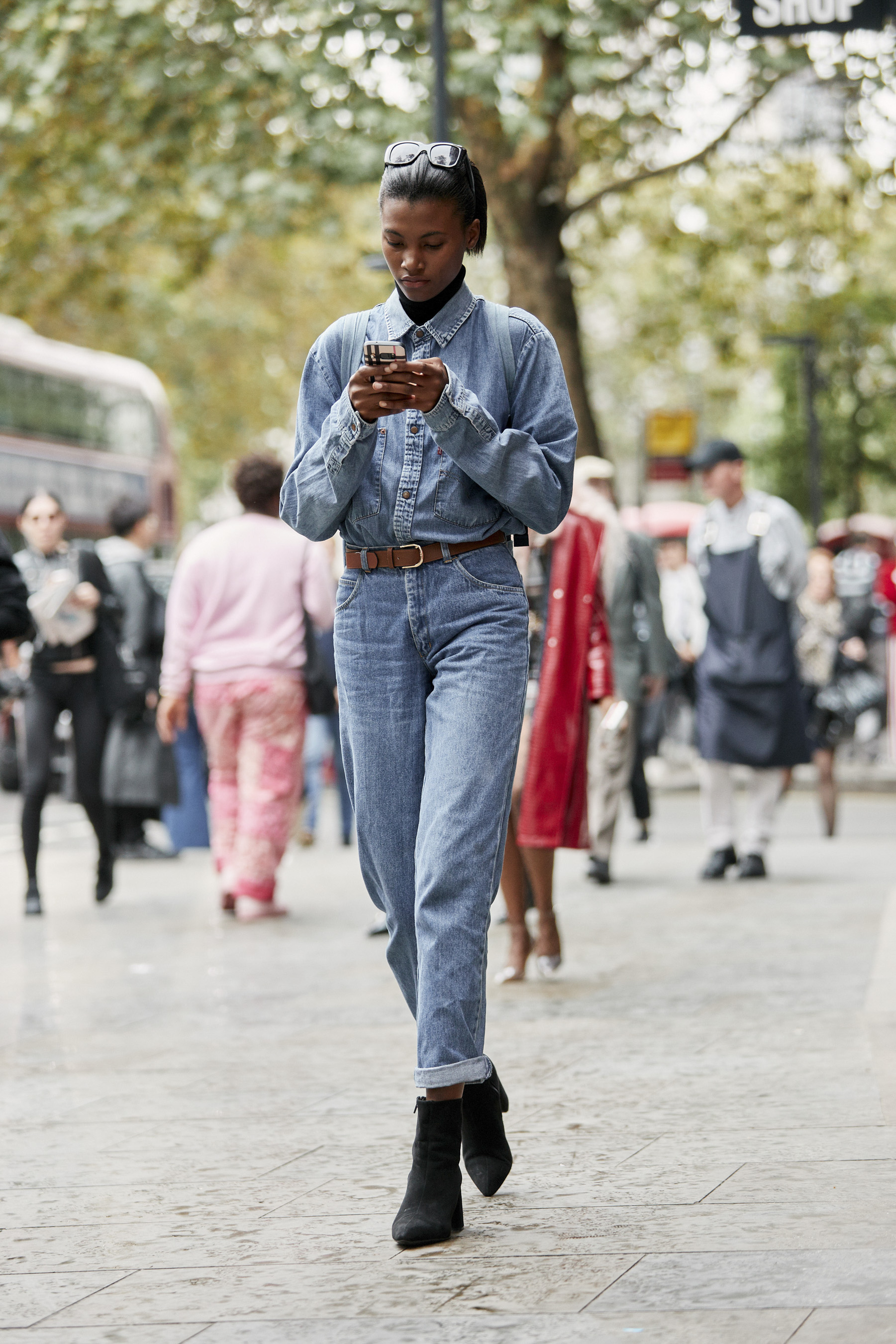 London Fashion Week Street Style Accessories Spring 2019 Day 1 - The ...