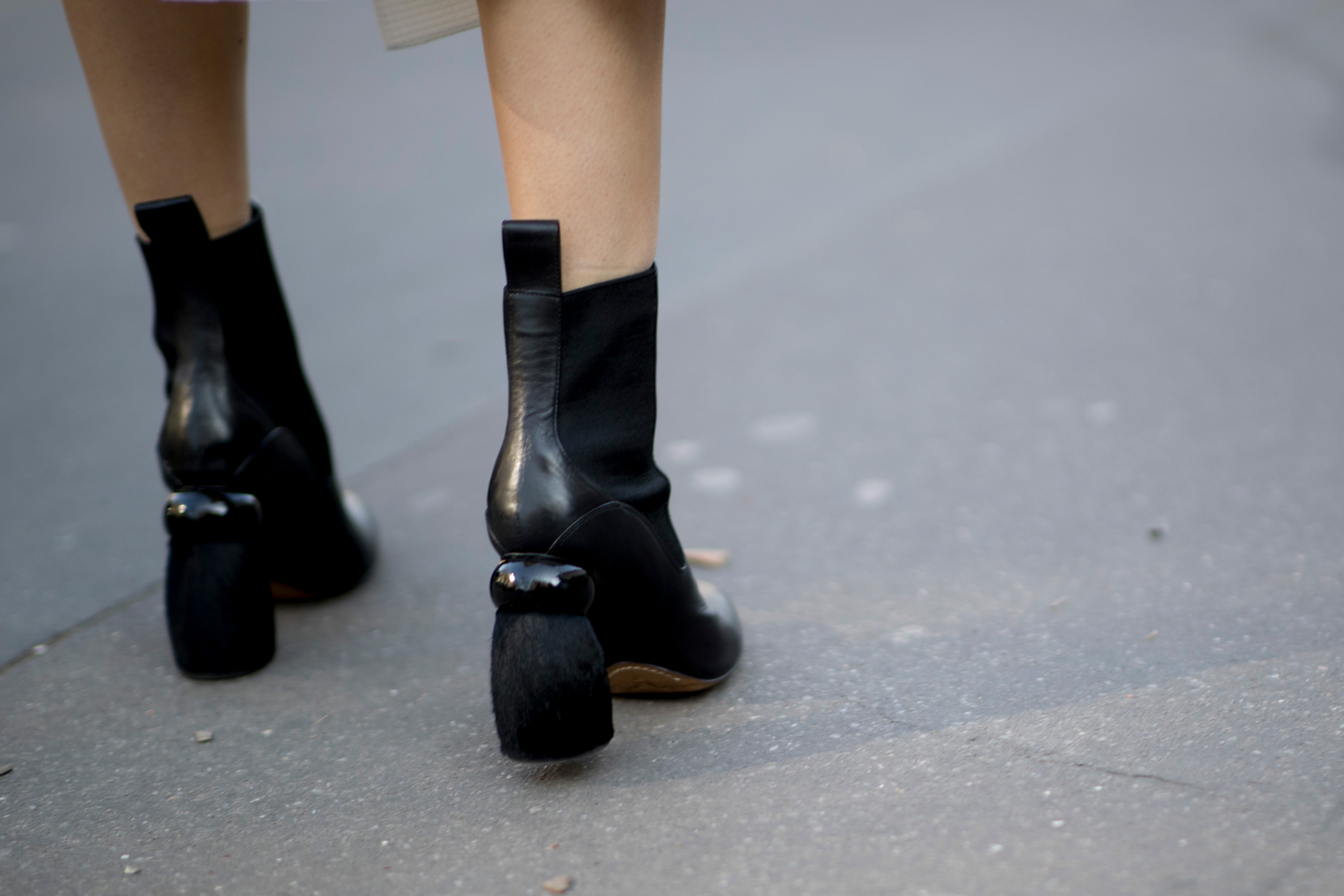 Paris Fashion Week Street Style Fall 2019 Day 2 Accessories | The ...