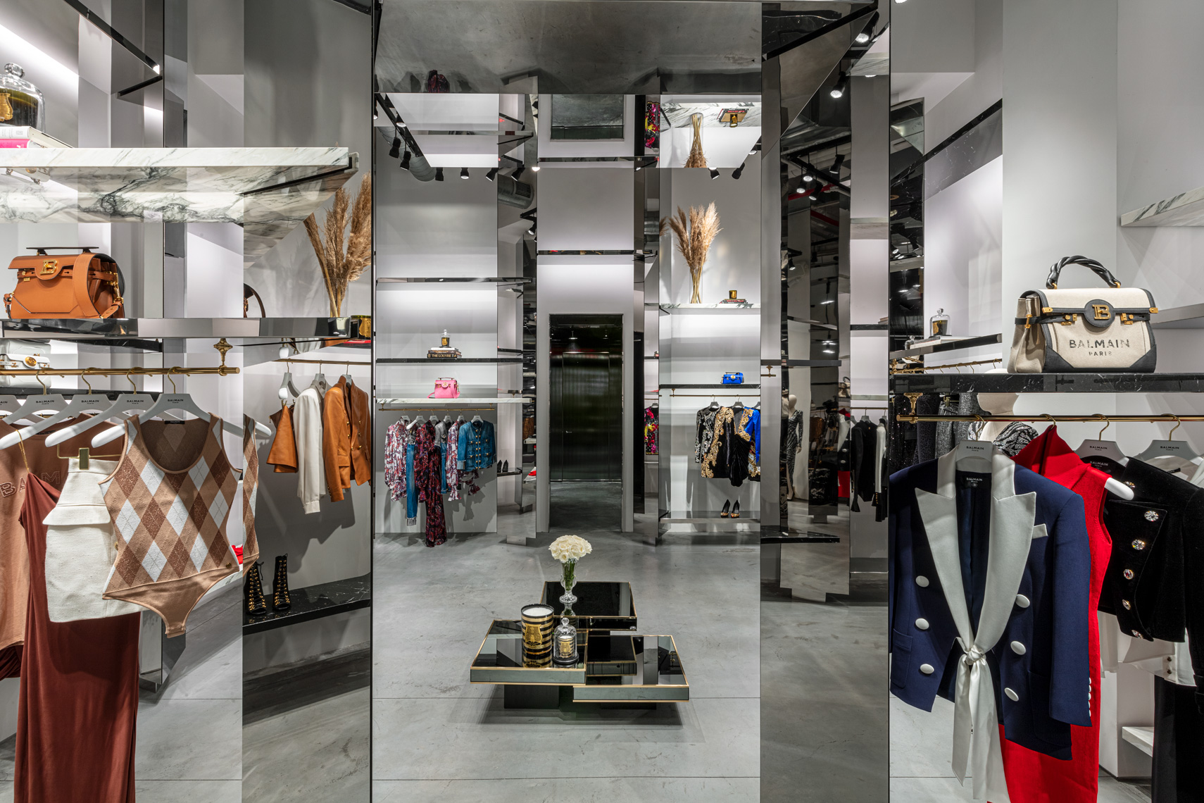 Taxpayer Immunitet Tung lastbil Balmain Launches Return to NYC's Masion Ave. With New Store Concept | The  Impression