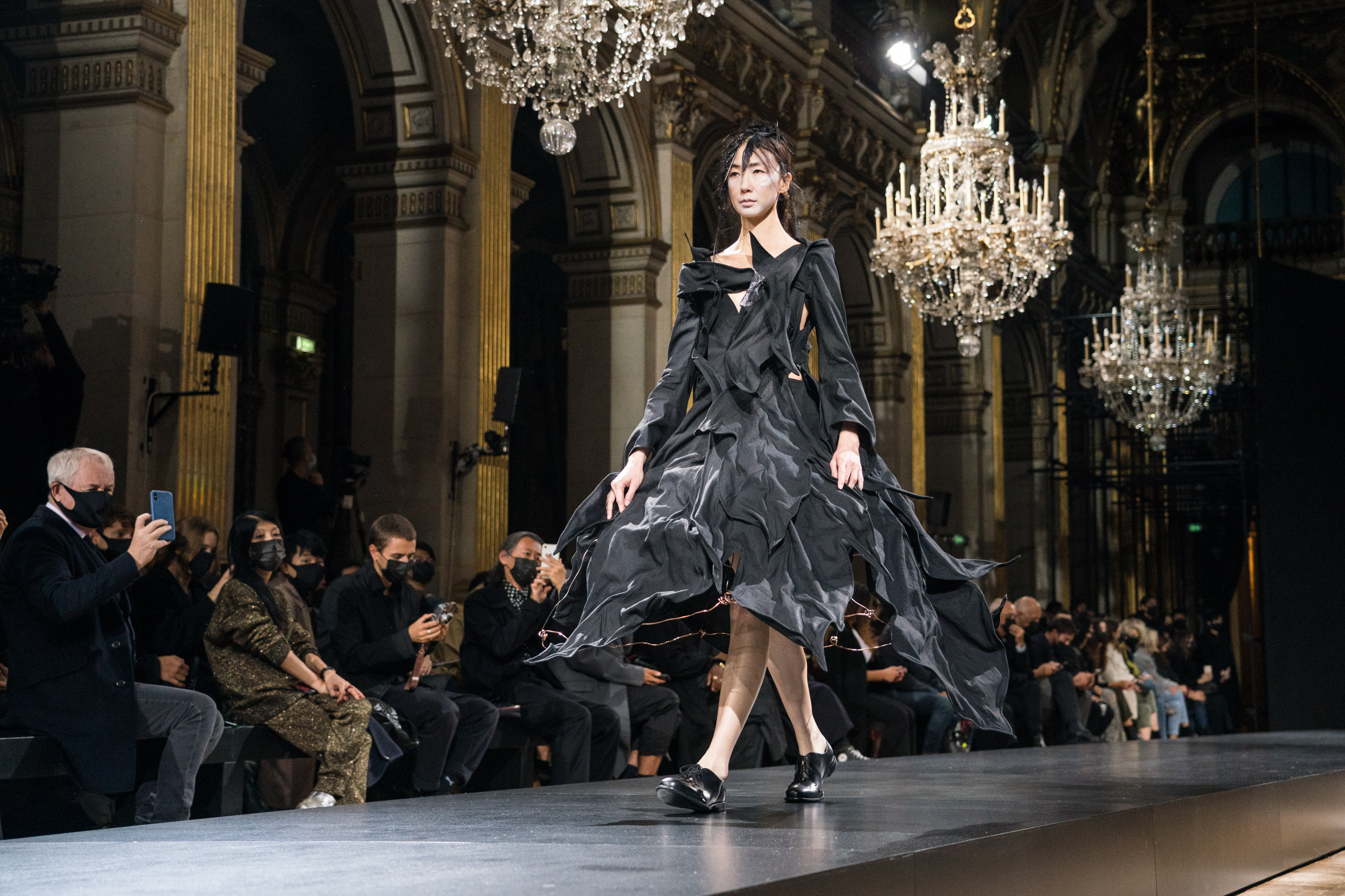 Yohji Yamamoto Spring 2021 Fashion Show Atmosphere