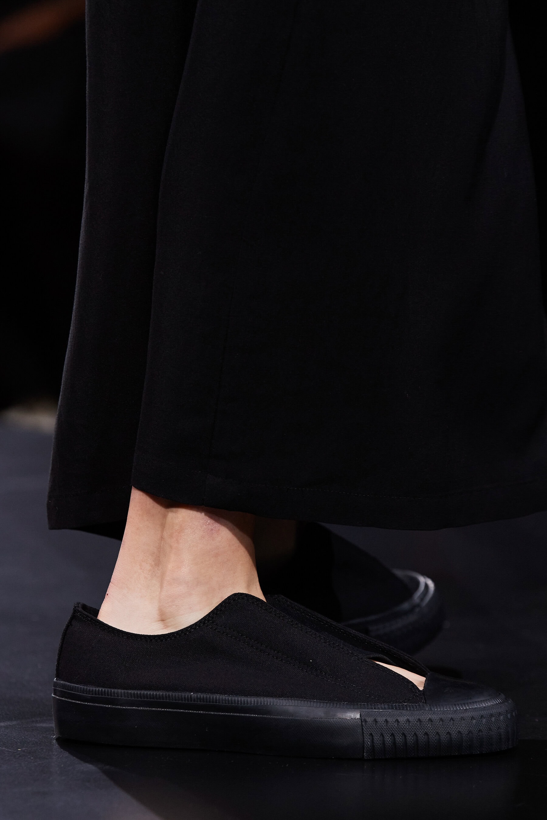 Yohji Yamamoto Spring 2021 Fashion Show Details