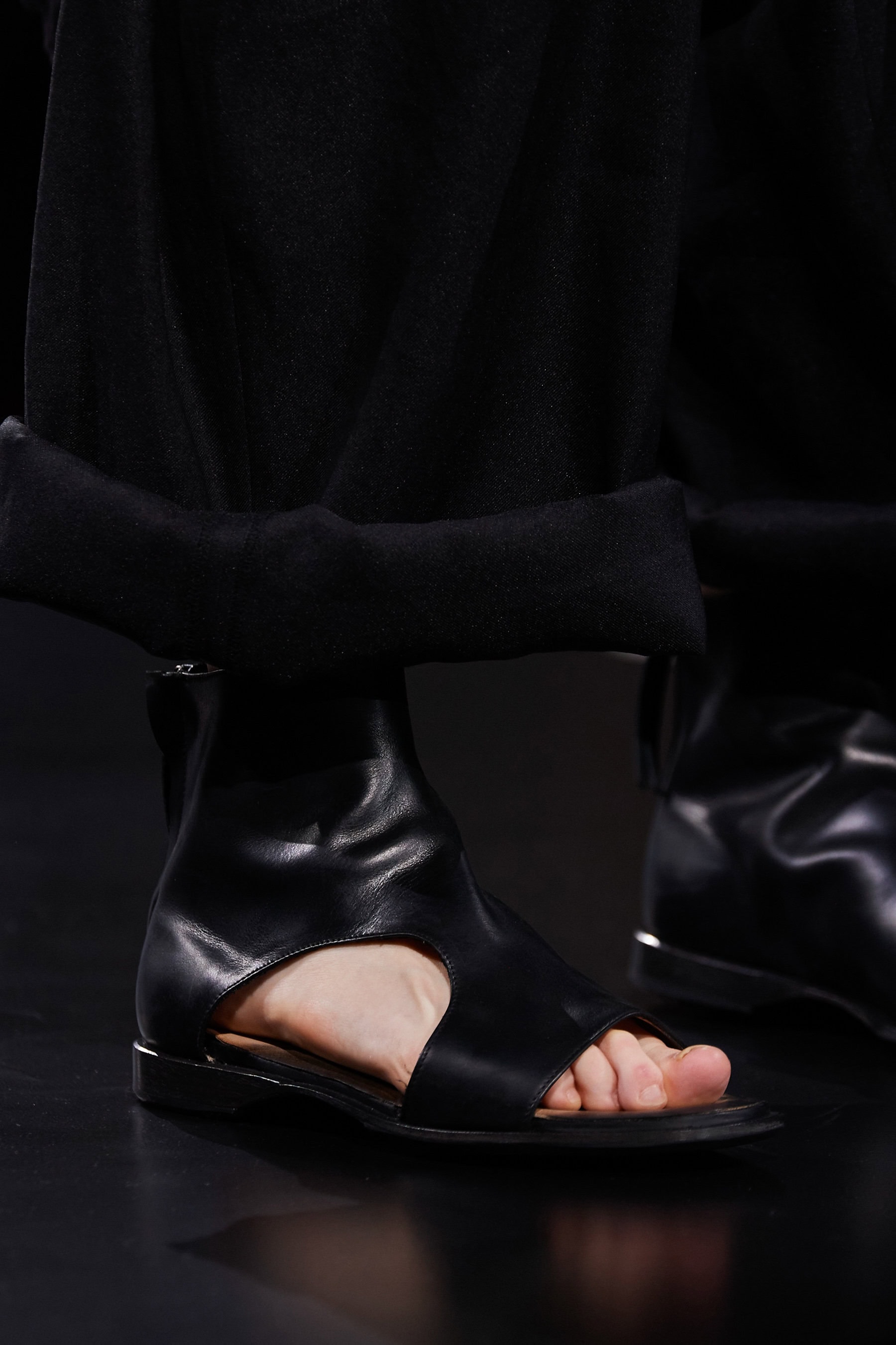 Yohji Yamamoto Spring 2021 Fashion Show Details