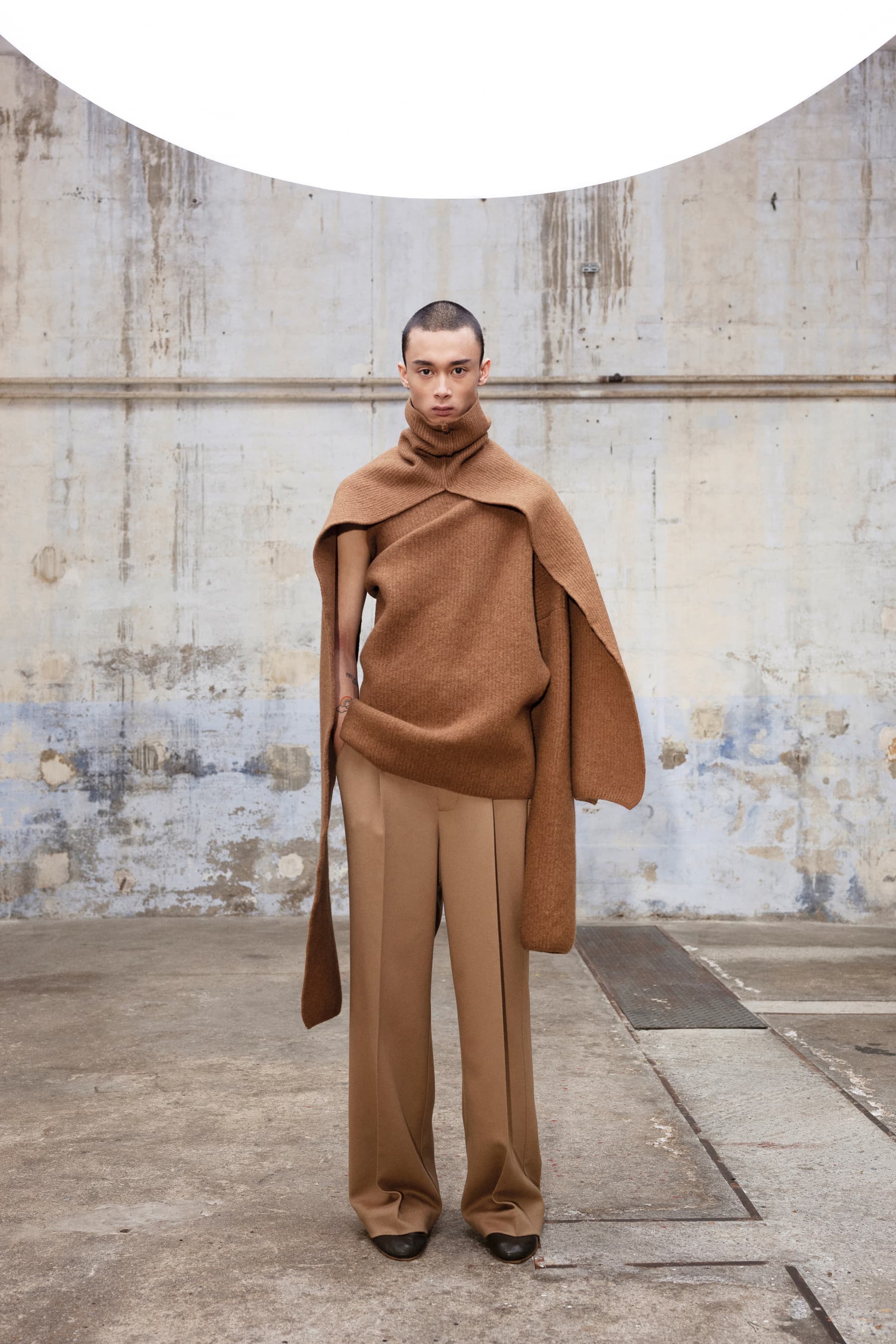小物 HED MAYNER 21AW TURTLENECK SCARF Hed Mayner ASYMETRIC DESTROYED TURTLENECK SCARF - DARK BROWN