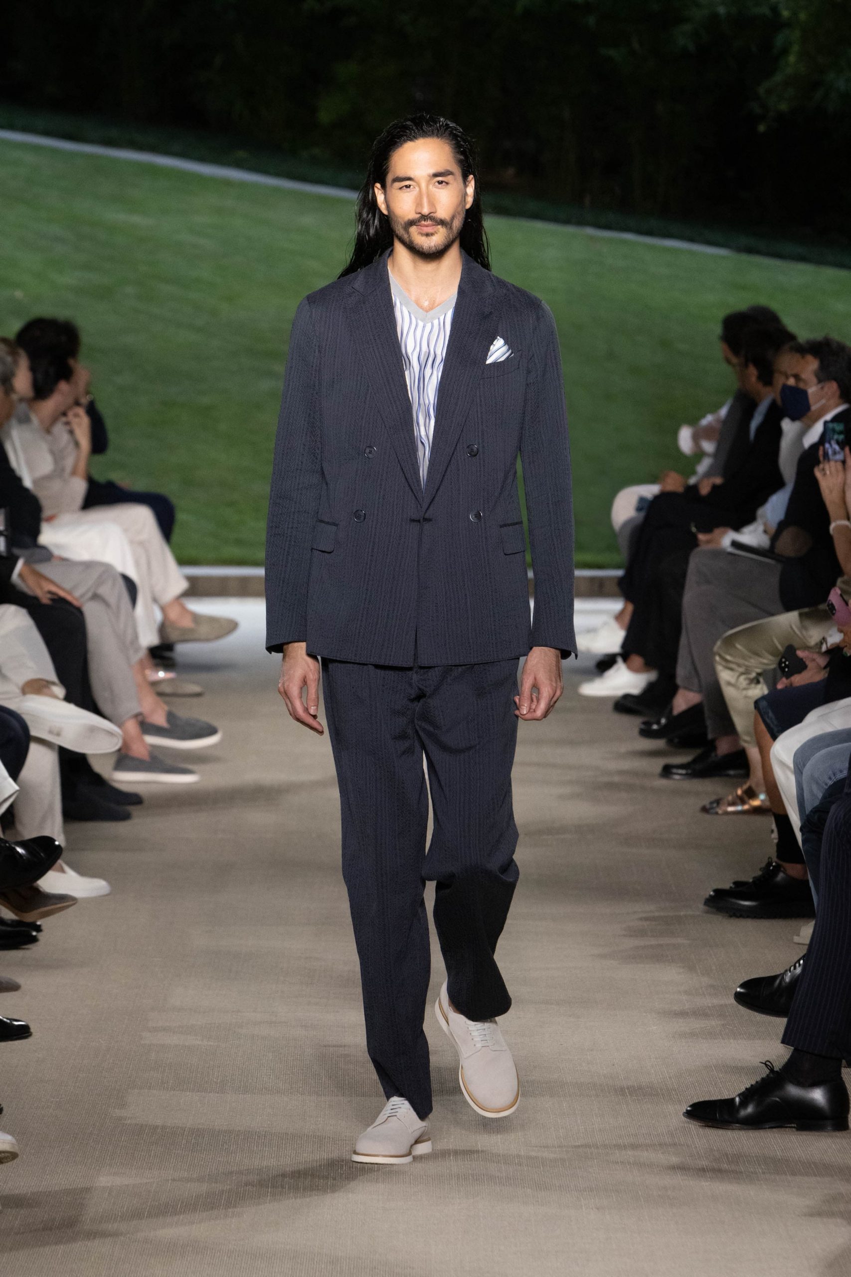 Giorgio Armani Spring 2022 Men's Fashion Show | The Impression