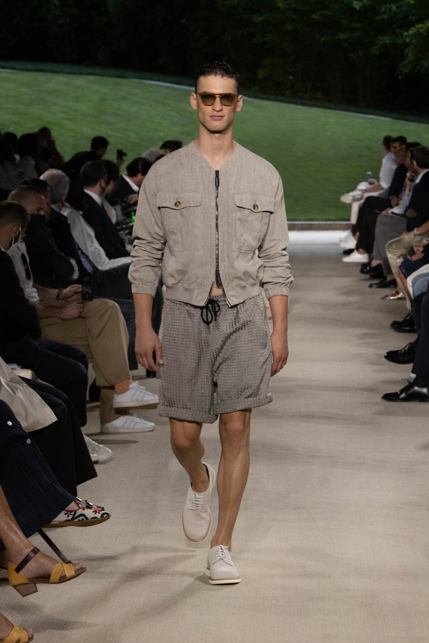 Giorgio Armani Spring 2022 Men's Fashion Show | The Impression