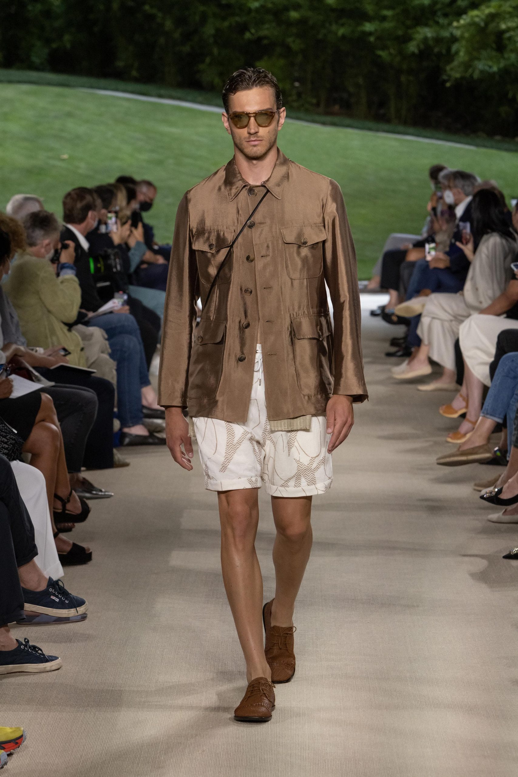 Giorgio Armani Spring 2022 Men's Fashion Show | The Impression