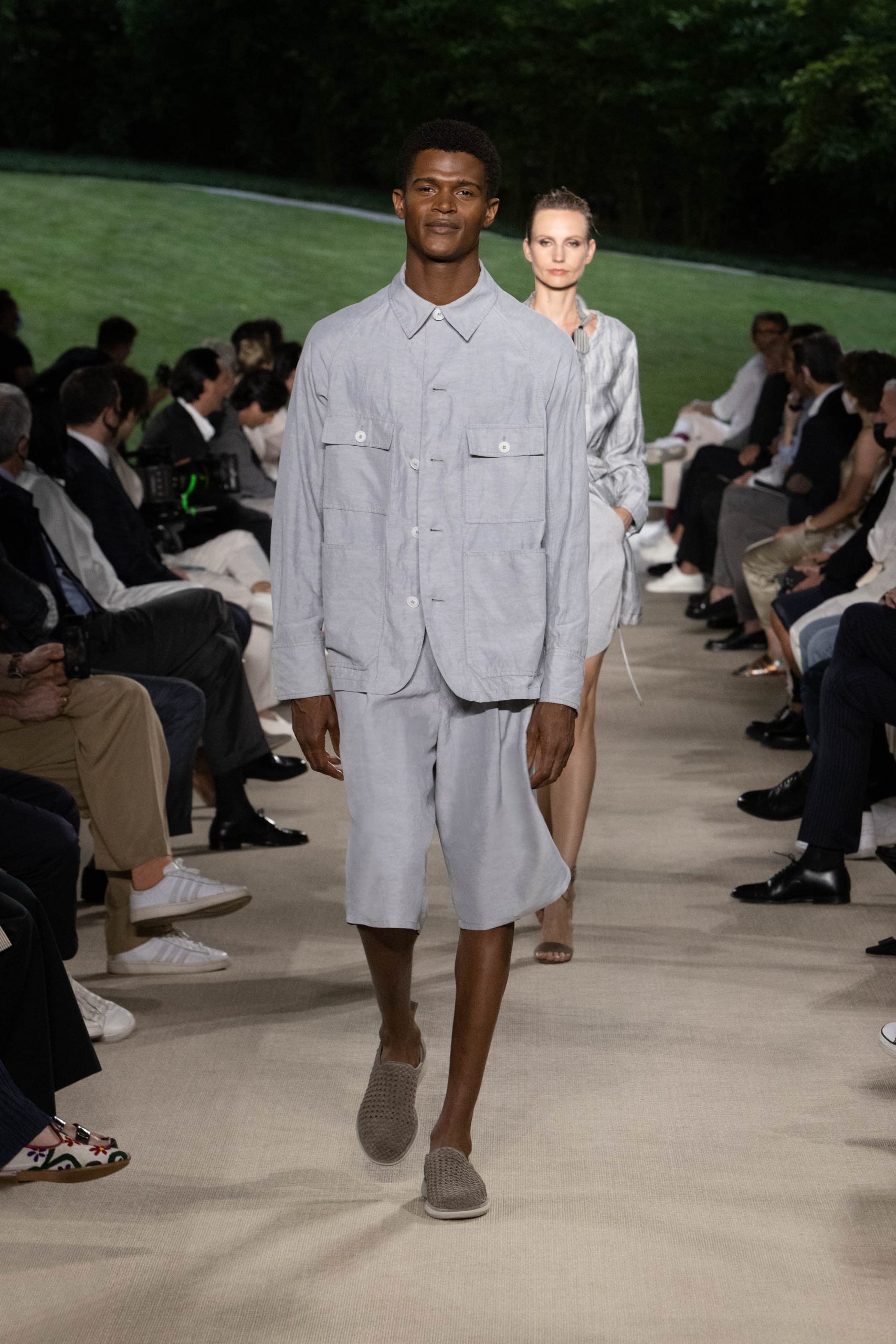 Giorgio Armani Spring 2022 Men's Fashion Show | The Impression