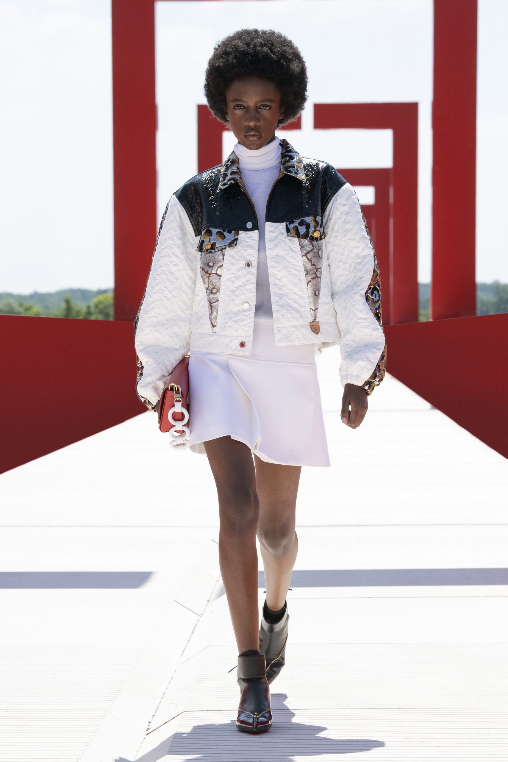 Vogue Runway Louis Vuitton Fall 2022 | Paul Smith