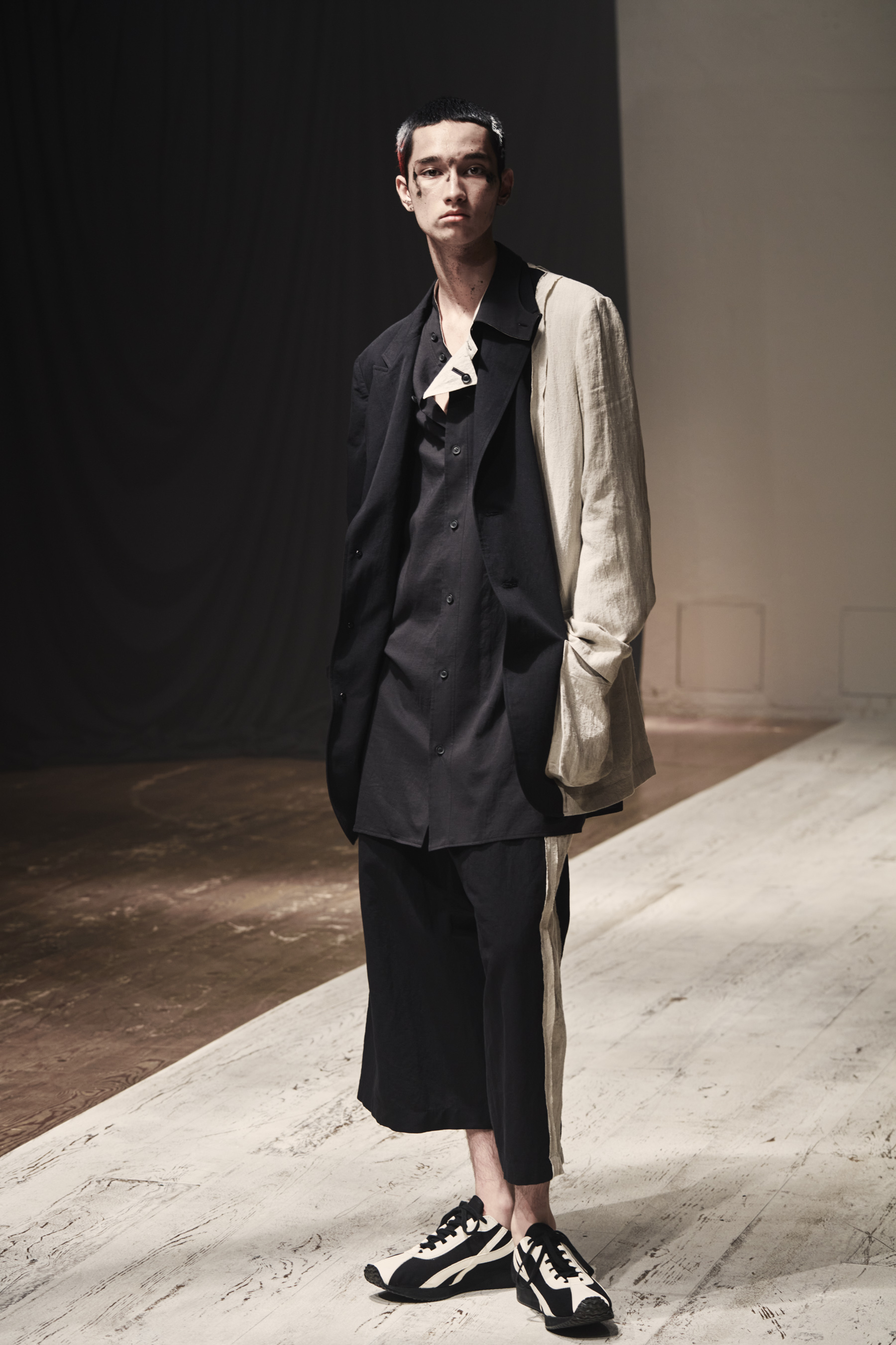 Yohji Yamamoto Spring 2022 Men's Fashion Show | The Impression