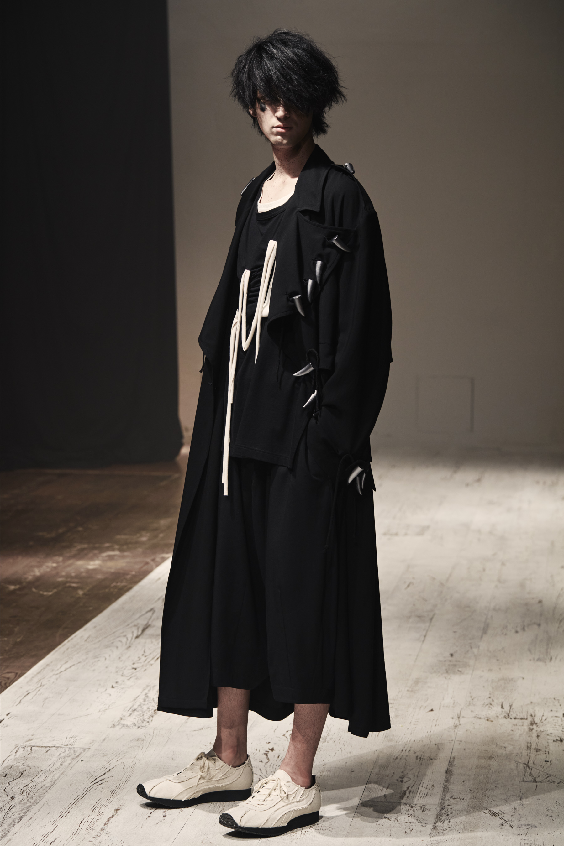 Yohji Yamamoto Spring 2022 Men's Fashion Show | The Impression