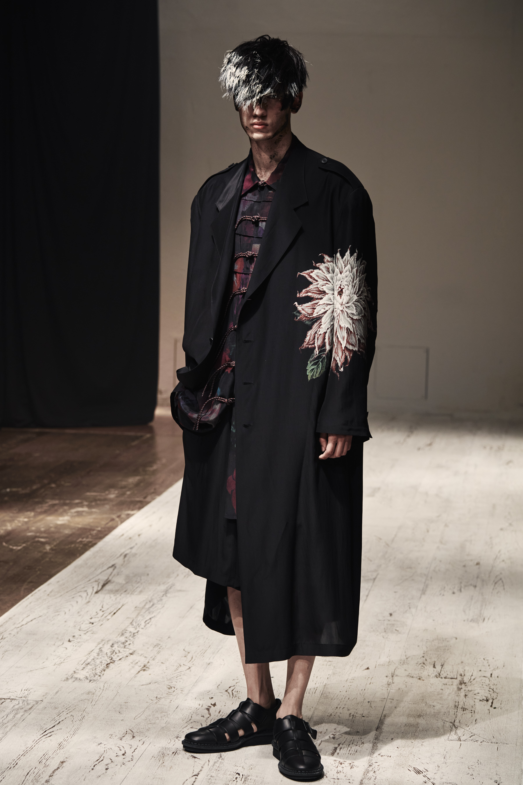 Yohji Yamamoto Spring 2022 Men's Fashion Show | The Impression