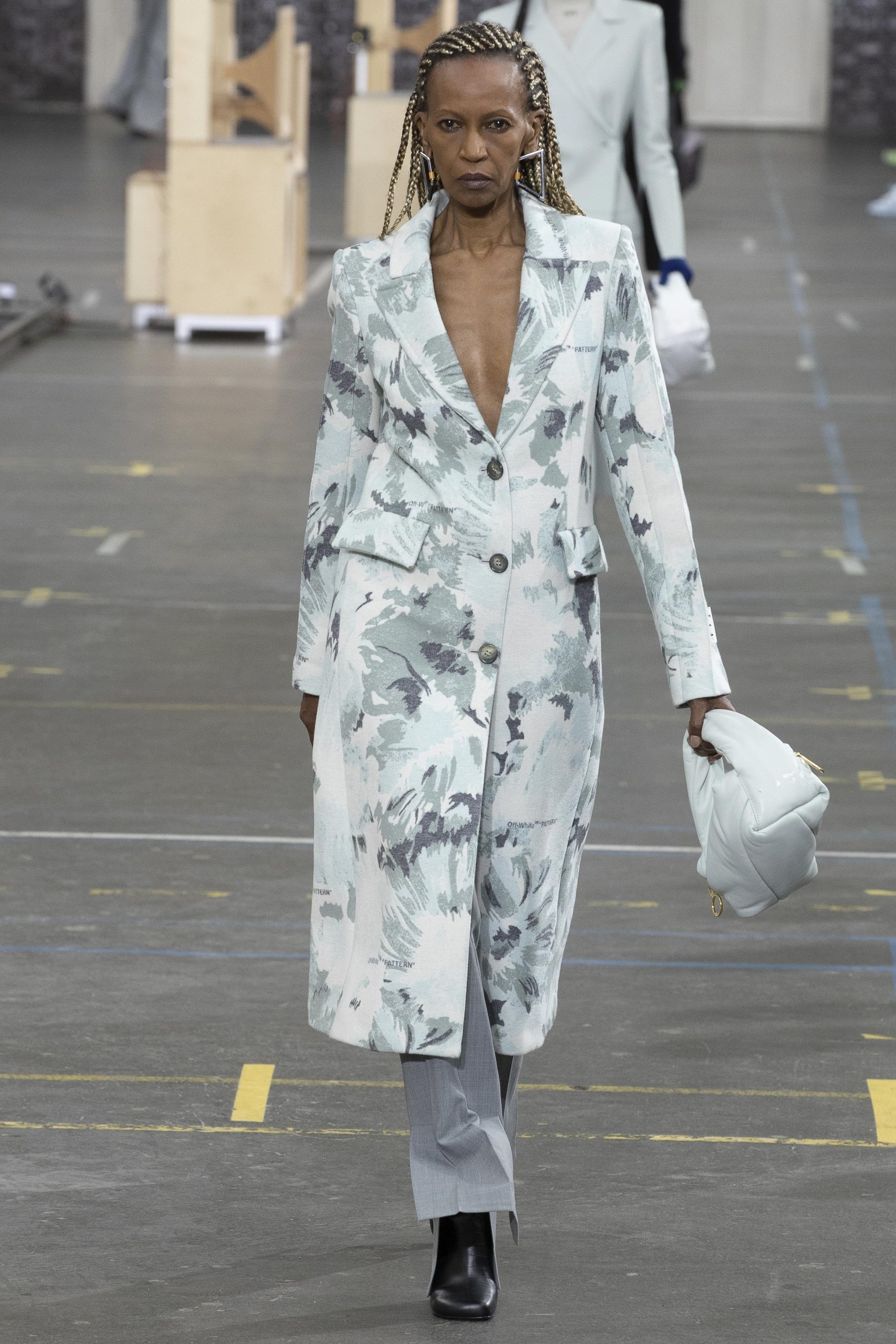 Off-White Fall 2021 Fashion Show | The Impression