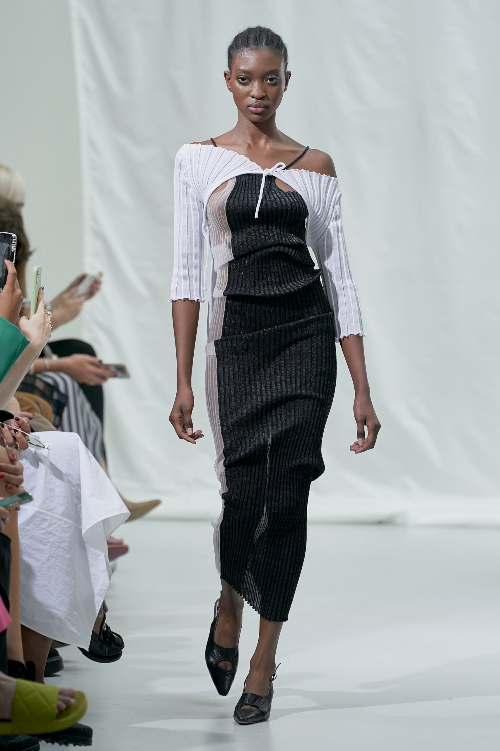 A Roege Hove Spring 2022 Fashion Show | The Impression