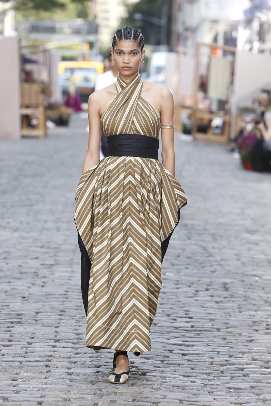 Tory Burch 2022 Spring Summer Womens Runway Looks, Fashion Forward  Forecast, Curated Fashion Week Runway Shows & Season Collections, Trendsetting Styles by Designer Brands