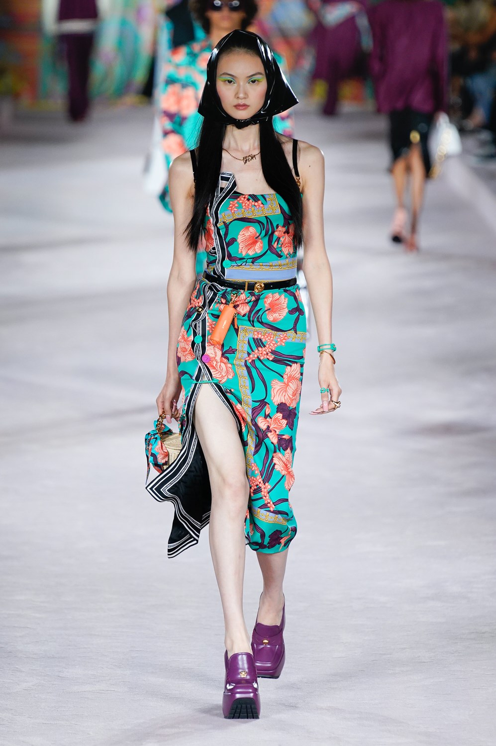 Versace Spring 2022 Fashion Show | The Impression