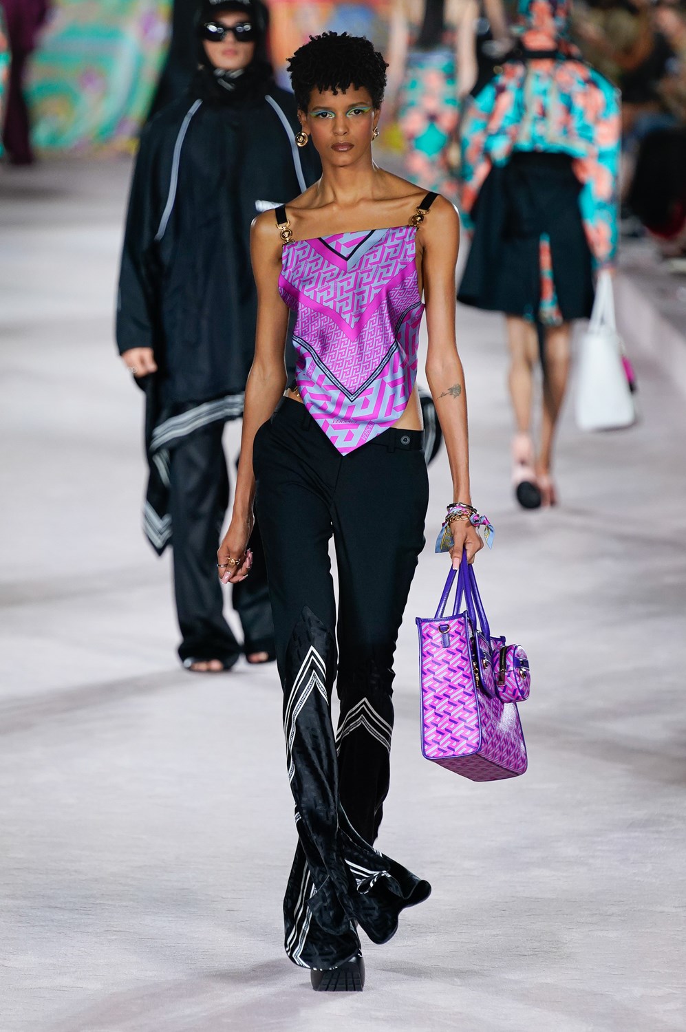 Versace Spring 2022 Fashion Show | The Impression