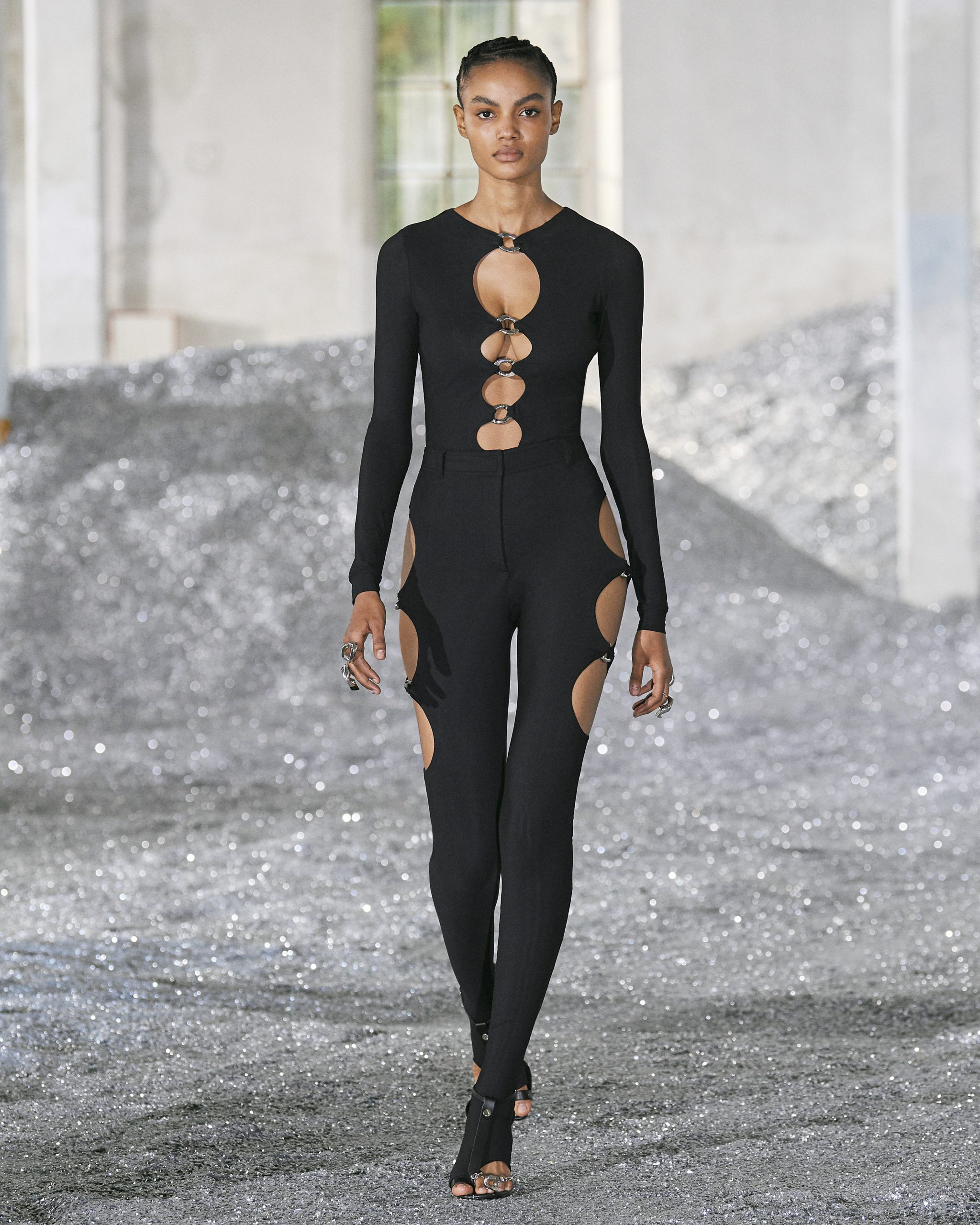 Burberry Spring 2022 Fashion Show Review | The Impression