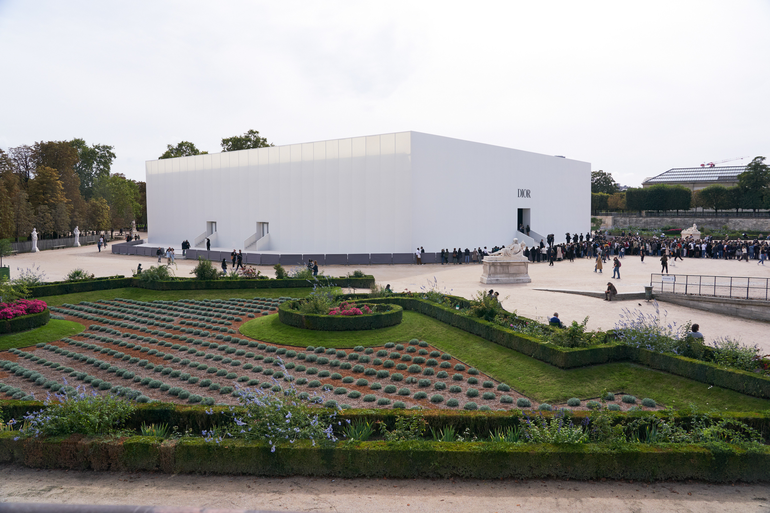 Christian Dior Spring 2022 Atmosphere Fashion Show