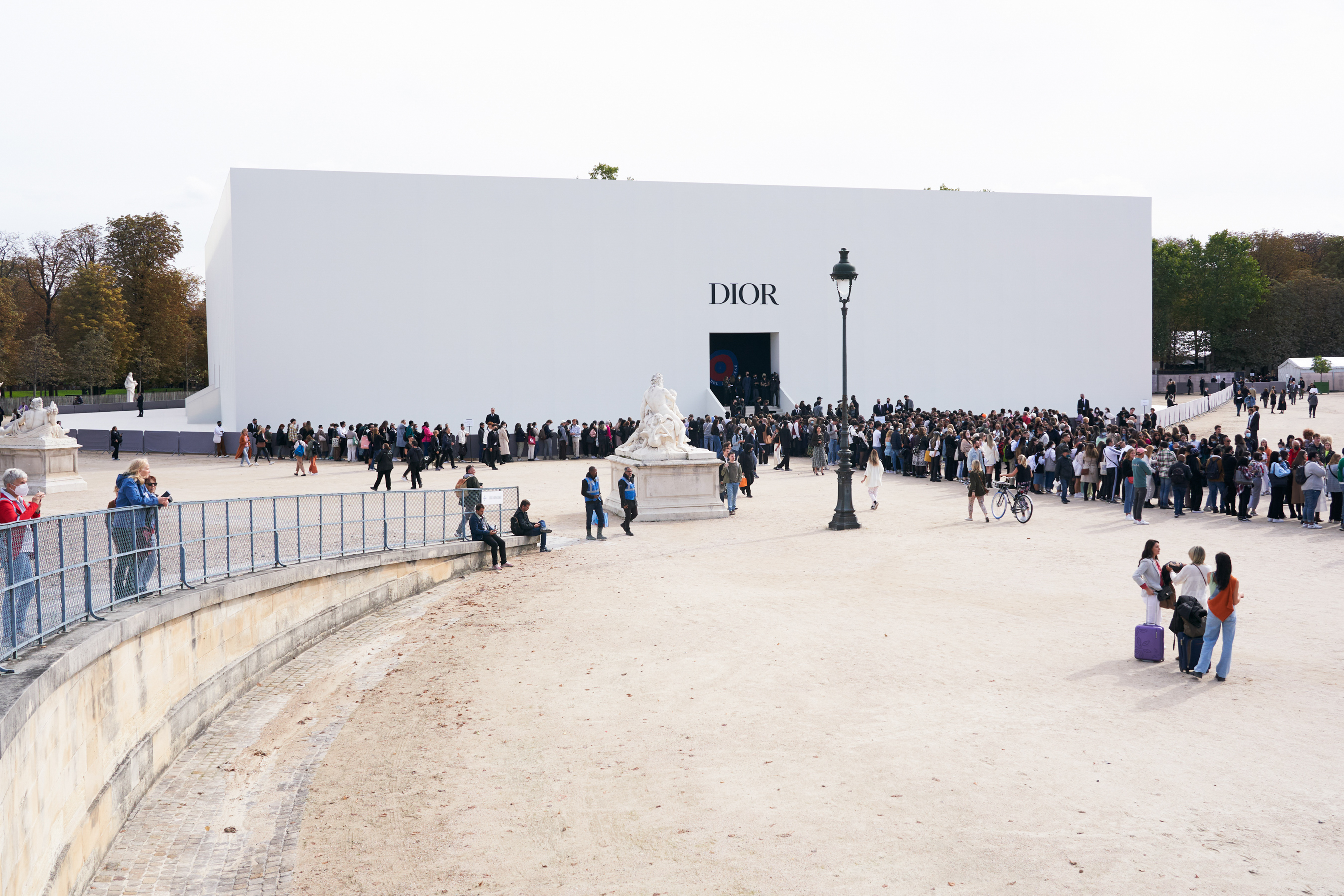 Christian Dior Spring 2022 Atmosphere Fashion Show