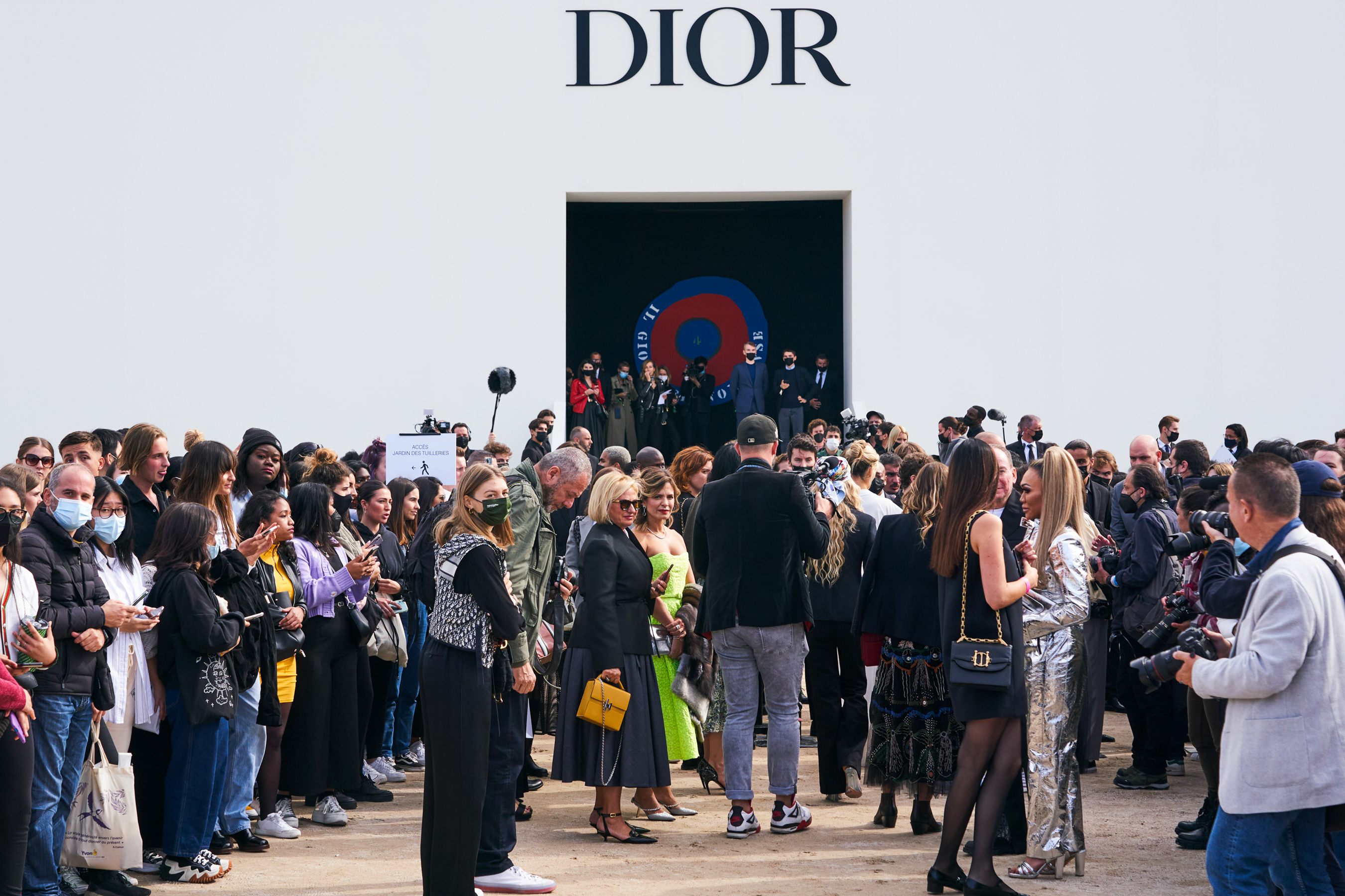 Christian Dior Spring 2022 Atmosphere Fashion Show