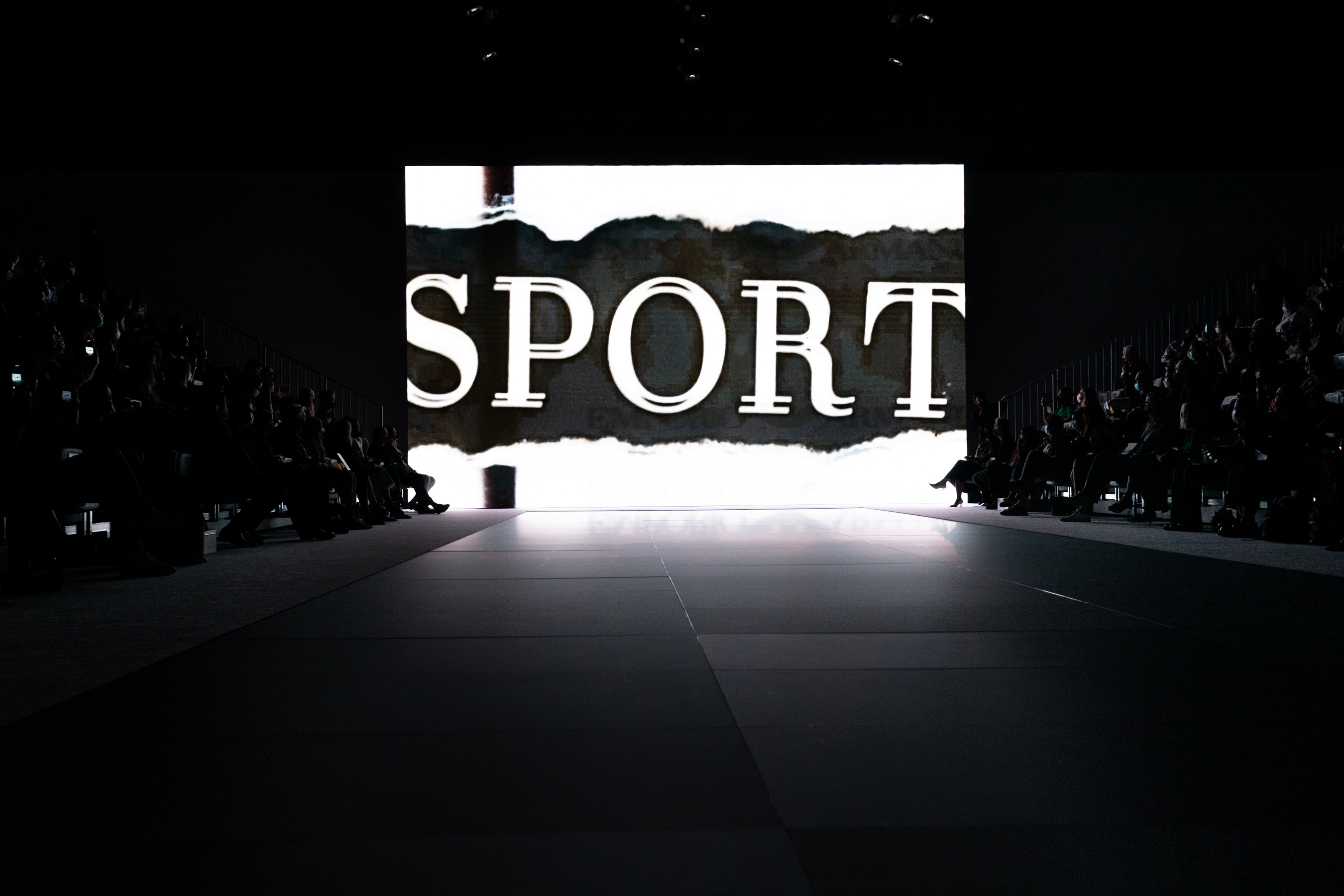 Emporio Armani Spring 2022 Atmosphere Fashion Show