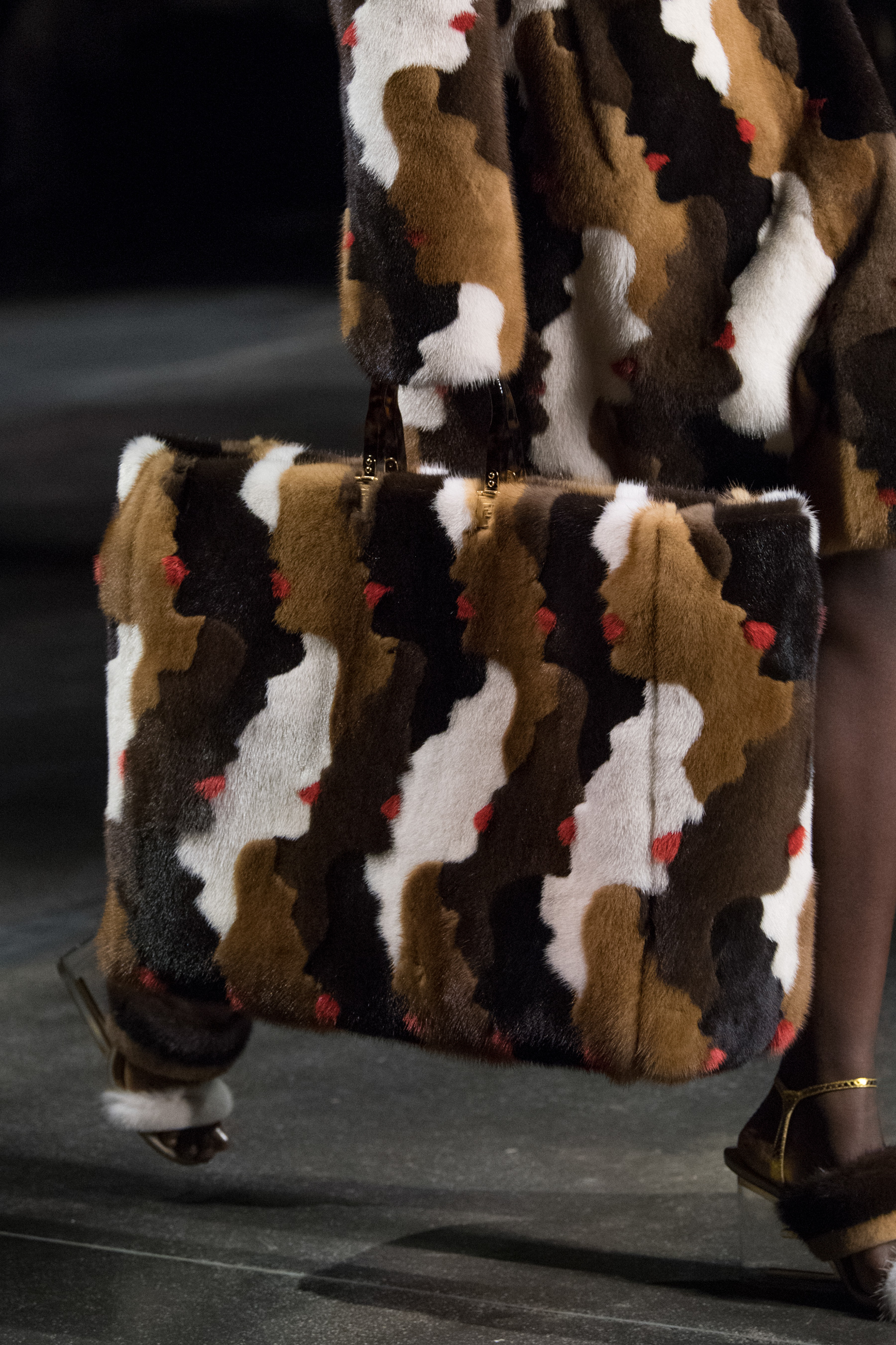 Fendi Spring 2022 Details Fashion Show