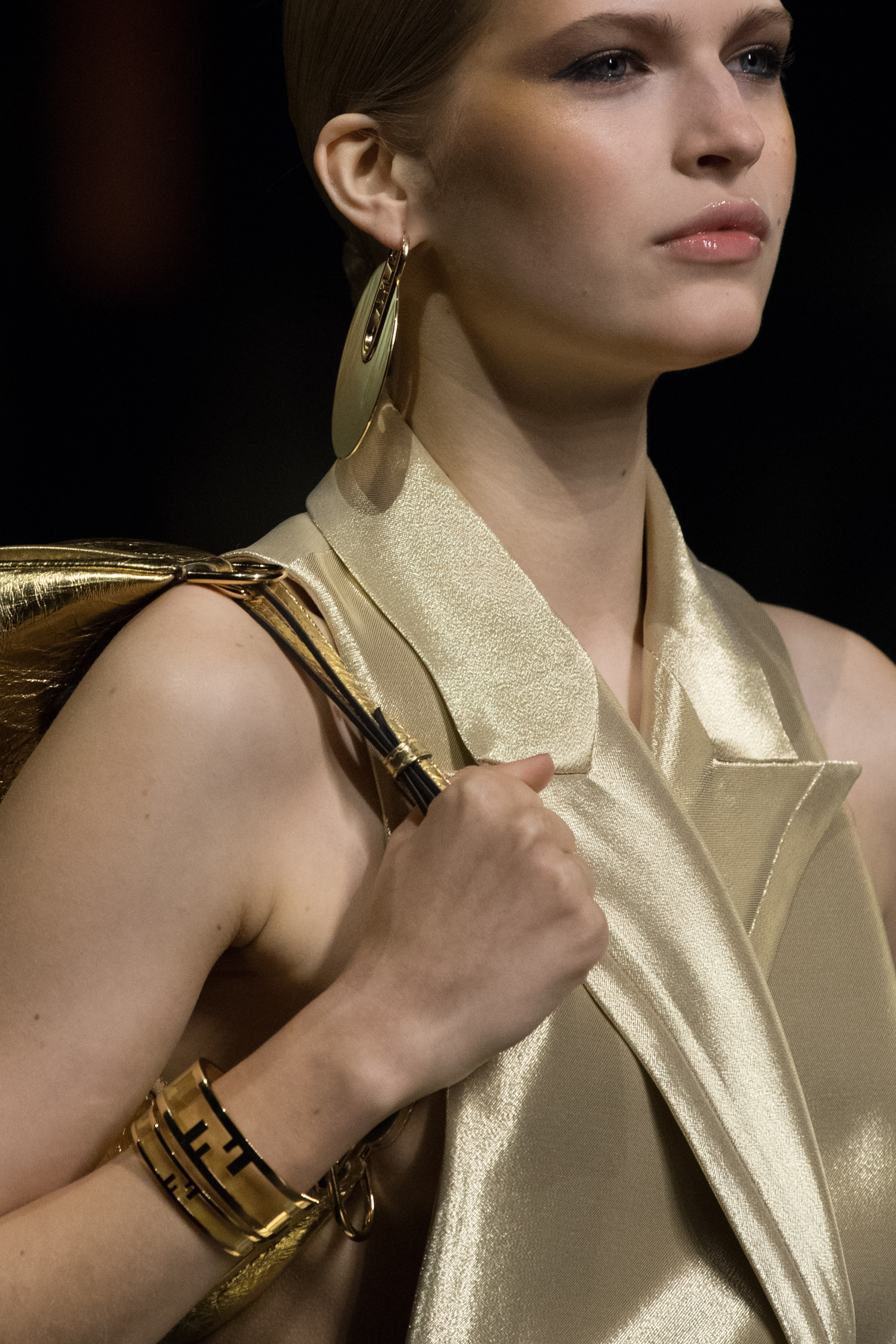 Fendi Spring 2022 Details Fashion Show