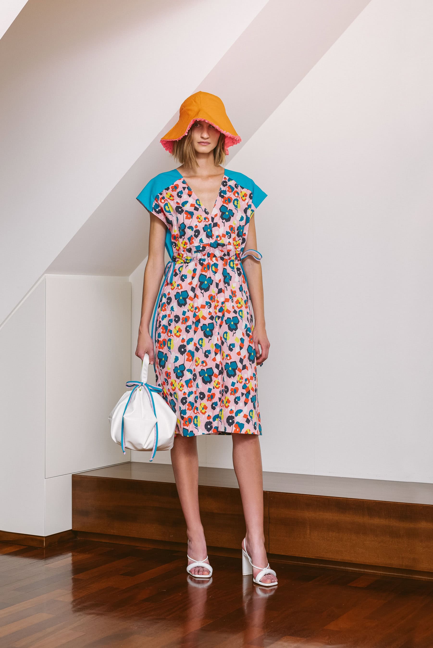 Gilberto Calzolari Spring 2022  Fashion Show