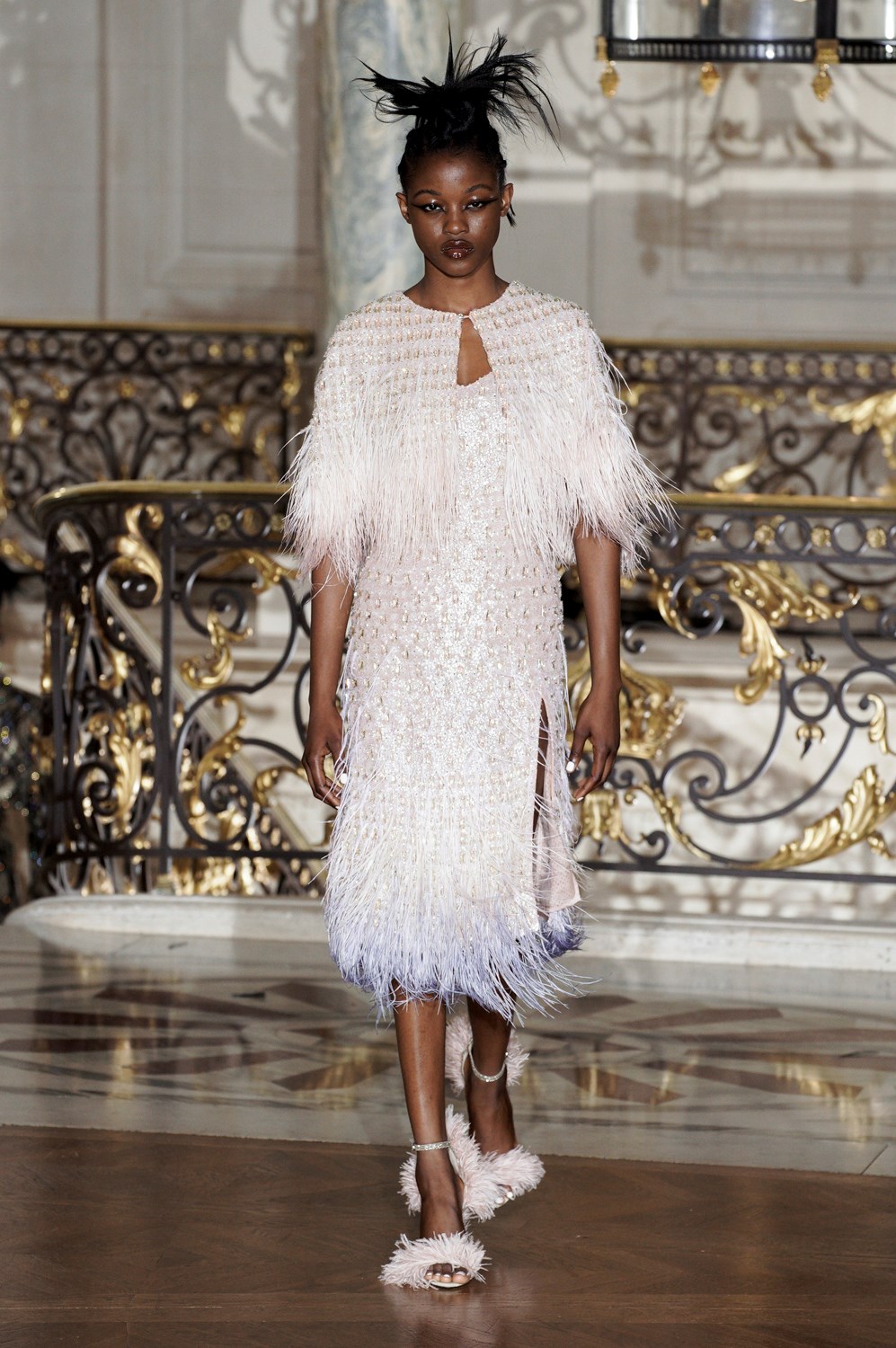 40s Ostrich Feathers on Runways: Louis Vuitton Spring 2009 RTW in