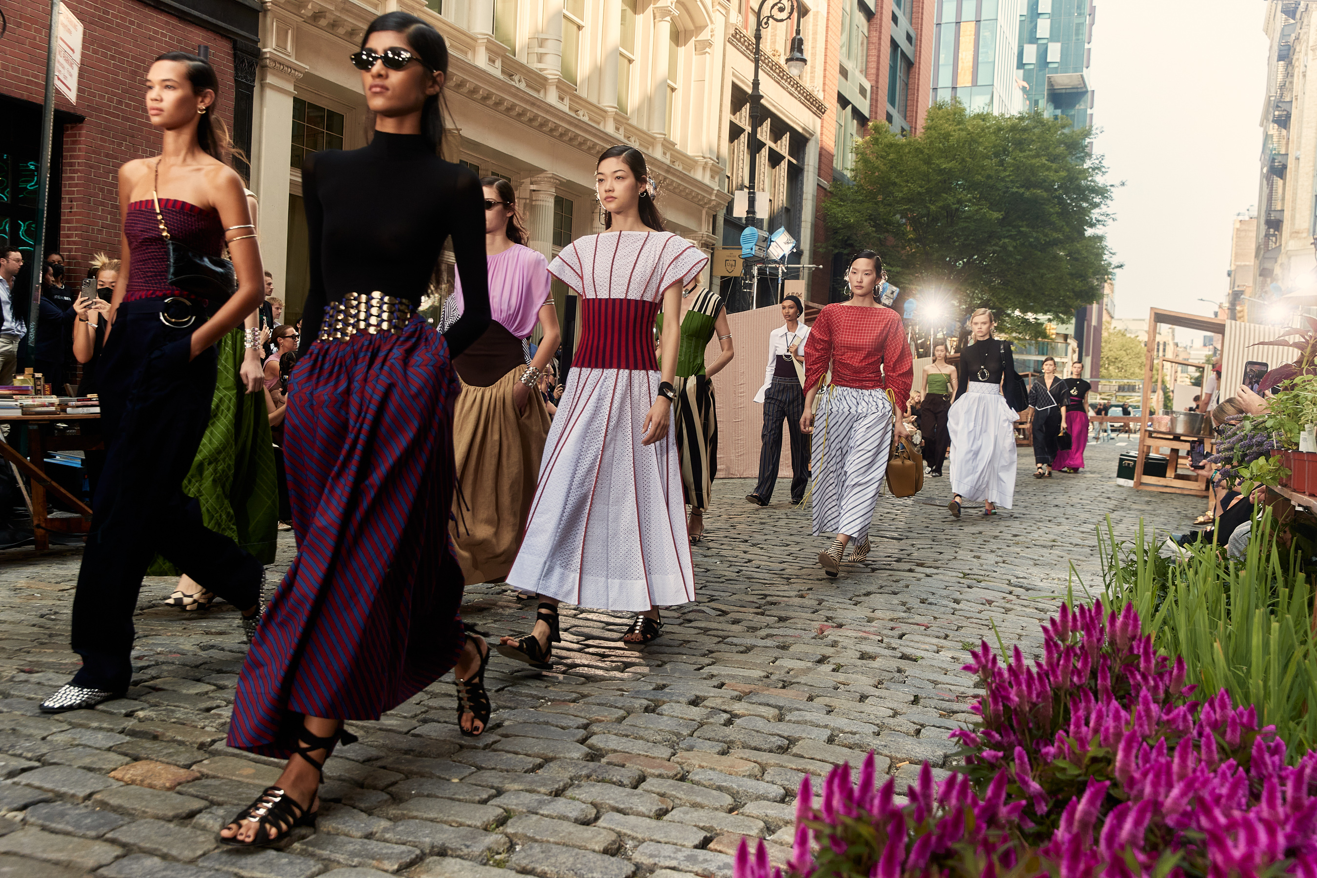 Tory Burch Spring 2022 Atmosphere Fashion Show