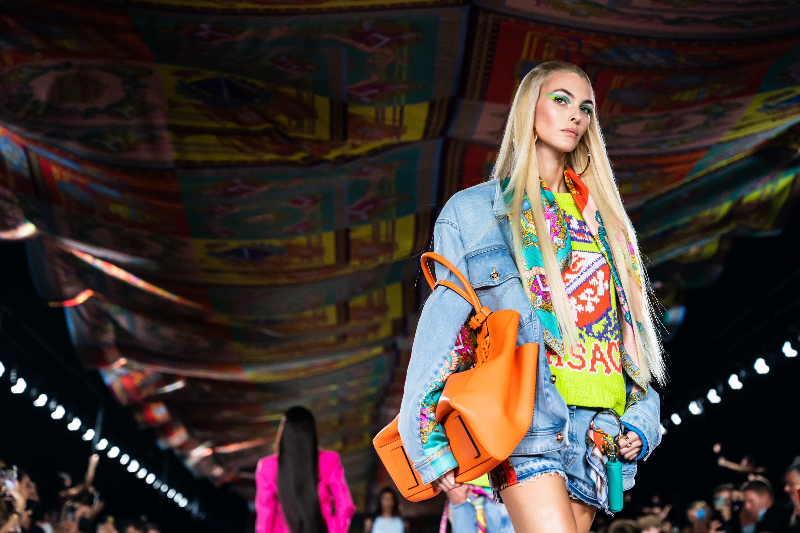 Versace Spring 2022 Atmosphere Fashion Show