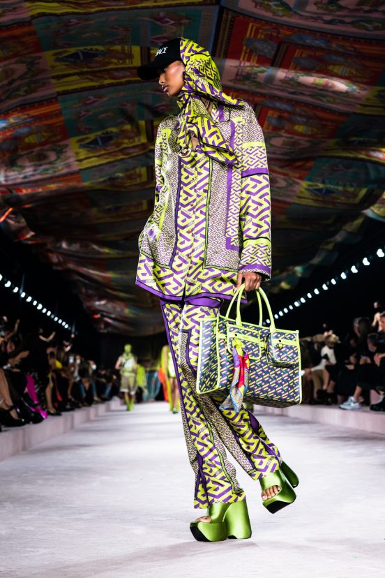 Versace Spring 2022 Atmosphere Fashion Show