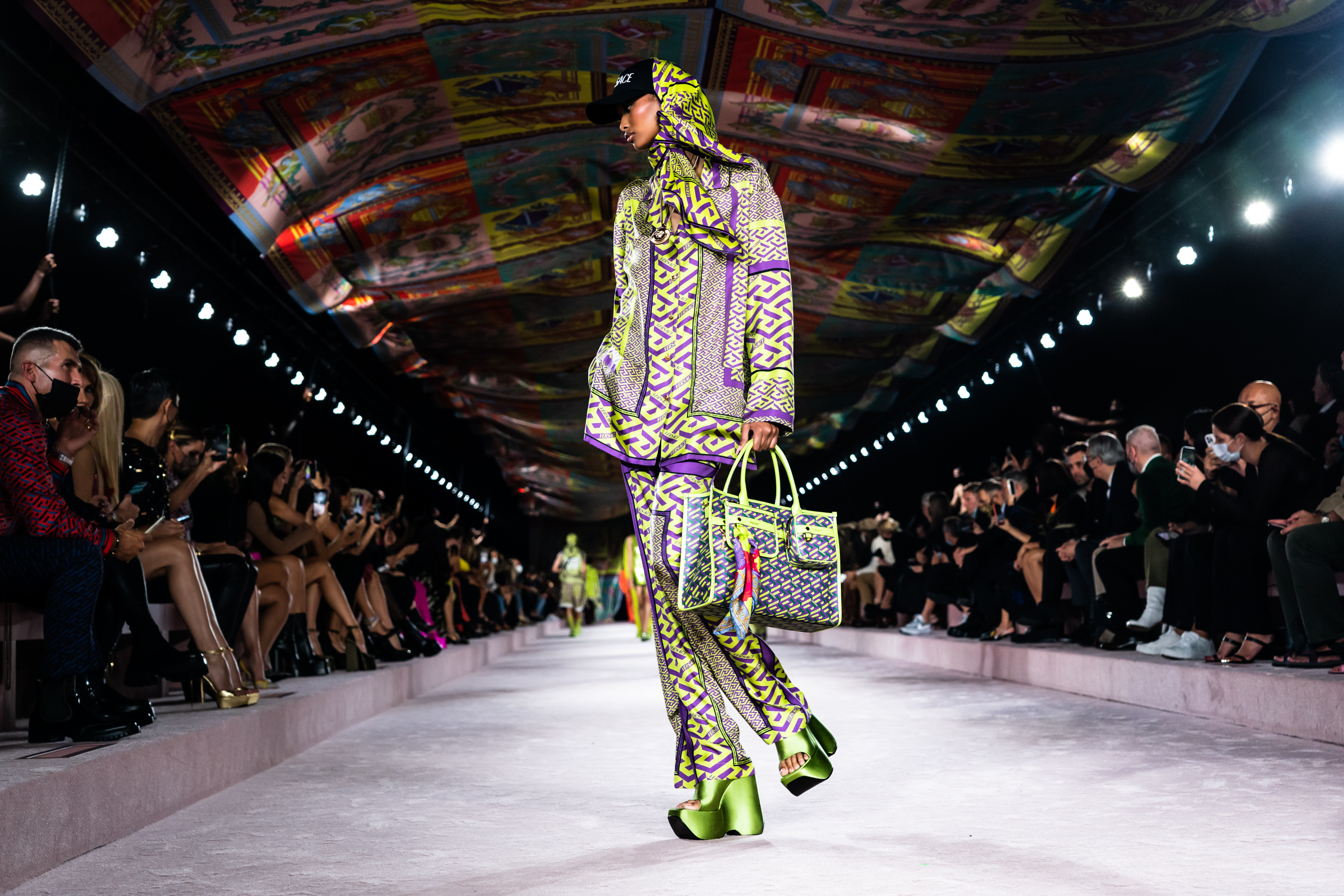 Versace Spring 2022 Atmosphere Fashion Show