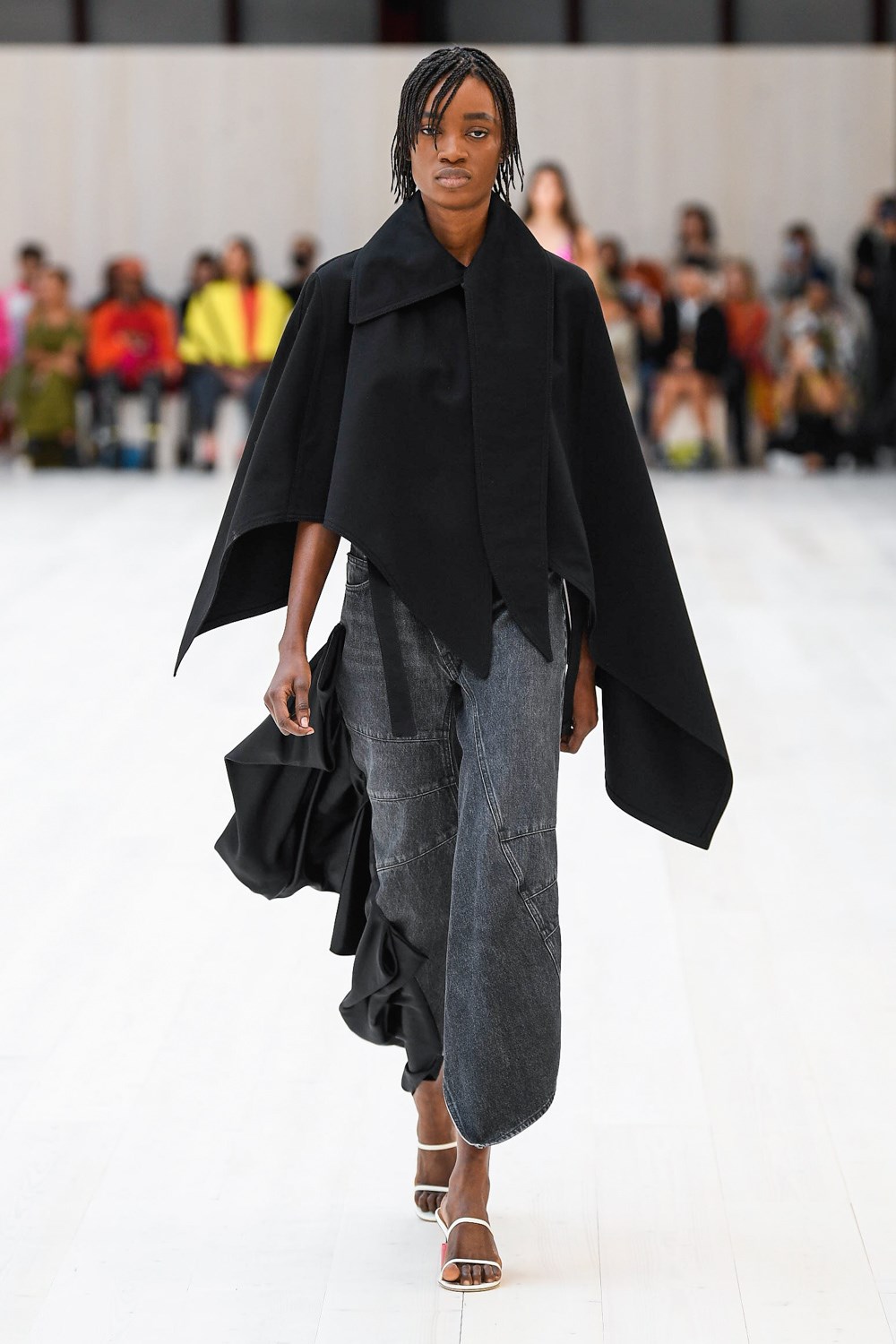 Loewe Spring 2022 Fashion Show | The Impression