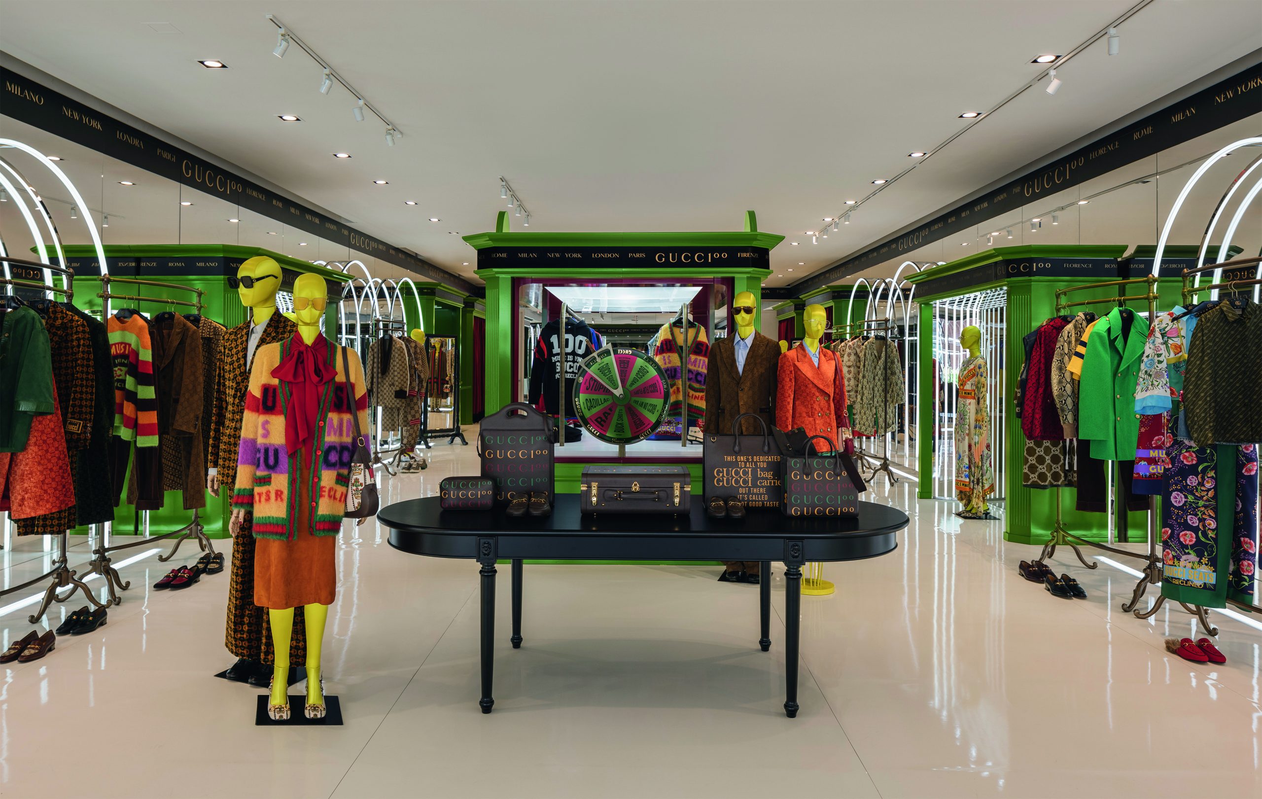 gucci store  Boutique interior, Showroom design, Retail architecture