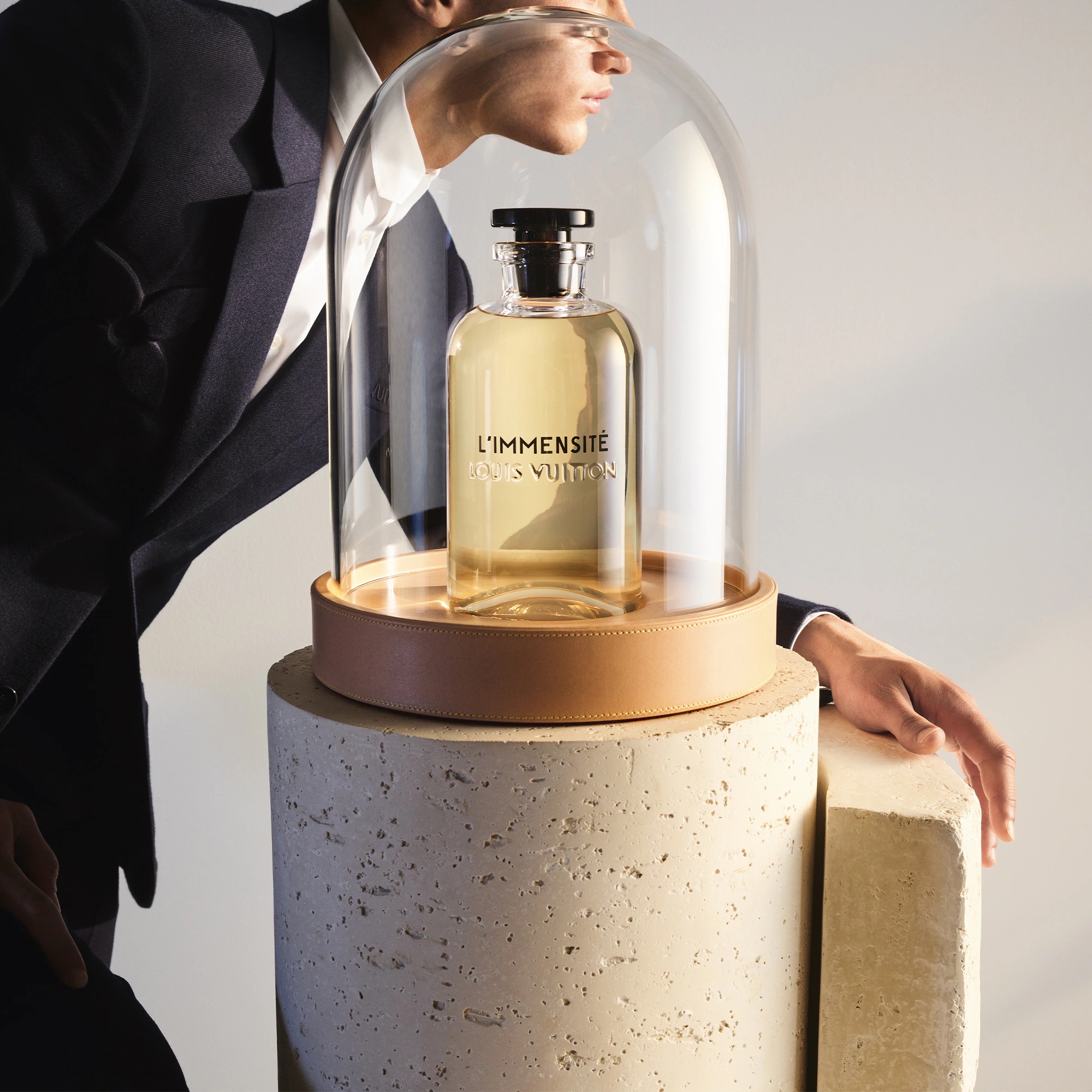Louis Vuitton on X: Heures d'Absence: a suspension of time.  #LouisVuitton's new fragrance takes its name from the Maison's very first  perfume launched almost a century ago. See the campaign with #EmmaStone