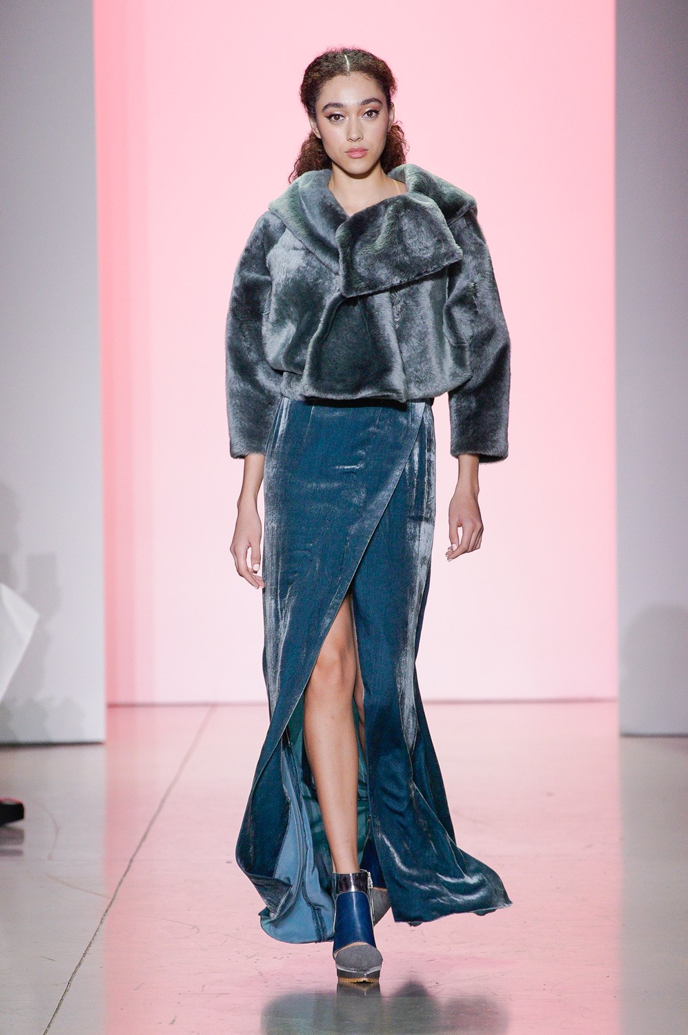Son Jung Wan Fall 2022 Fashion Show