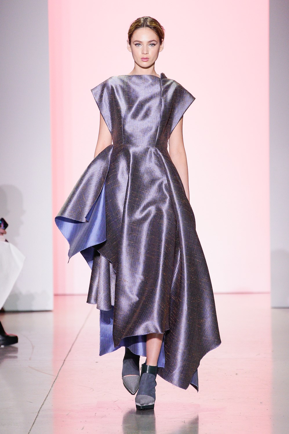 Son Jung Wan Fall 2022 Fashion Show