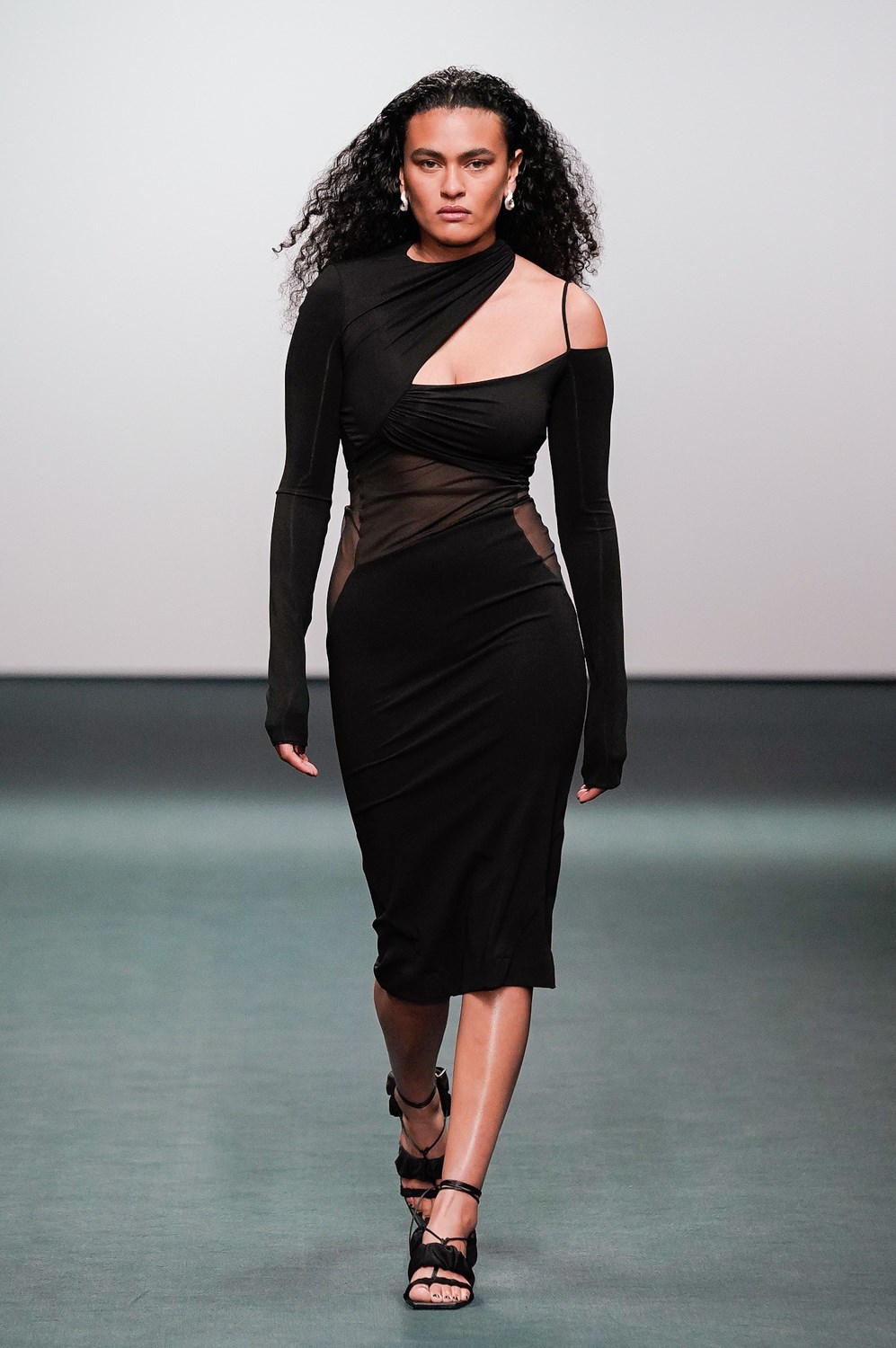 Nensi Dojaka Fall 2022 Fashion Show