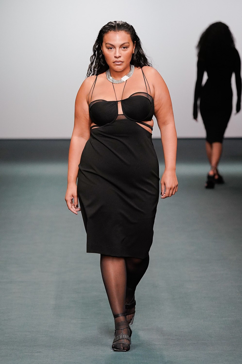 Nensi Dojaka Fall 2022 Fashion Show