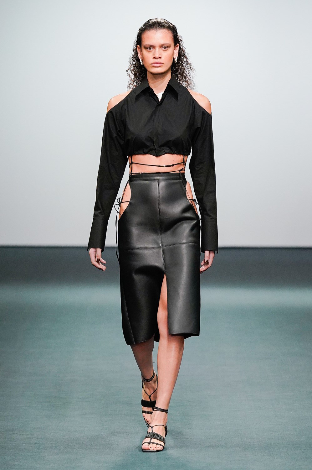 Nensi Dojaka Fall 2022 Fashion Show