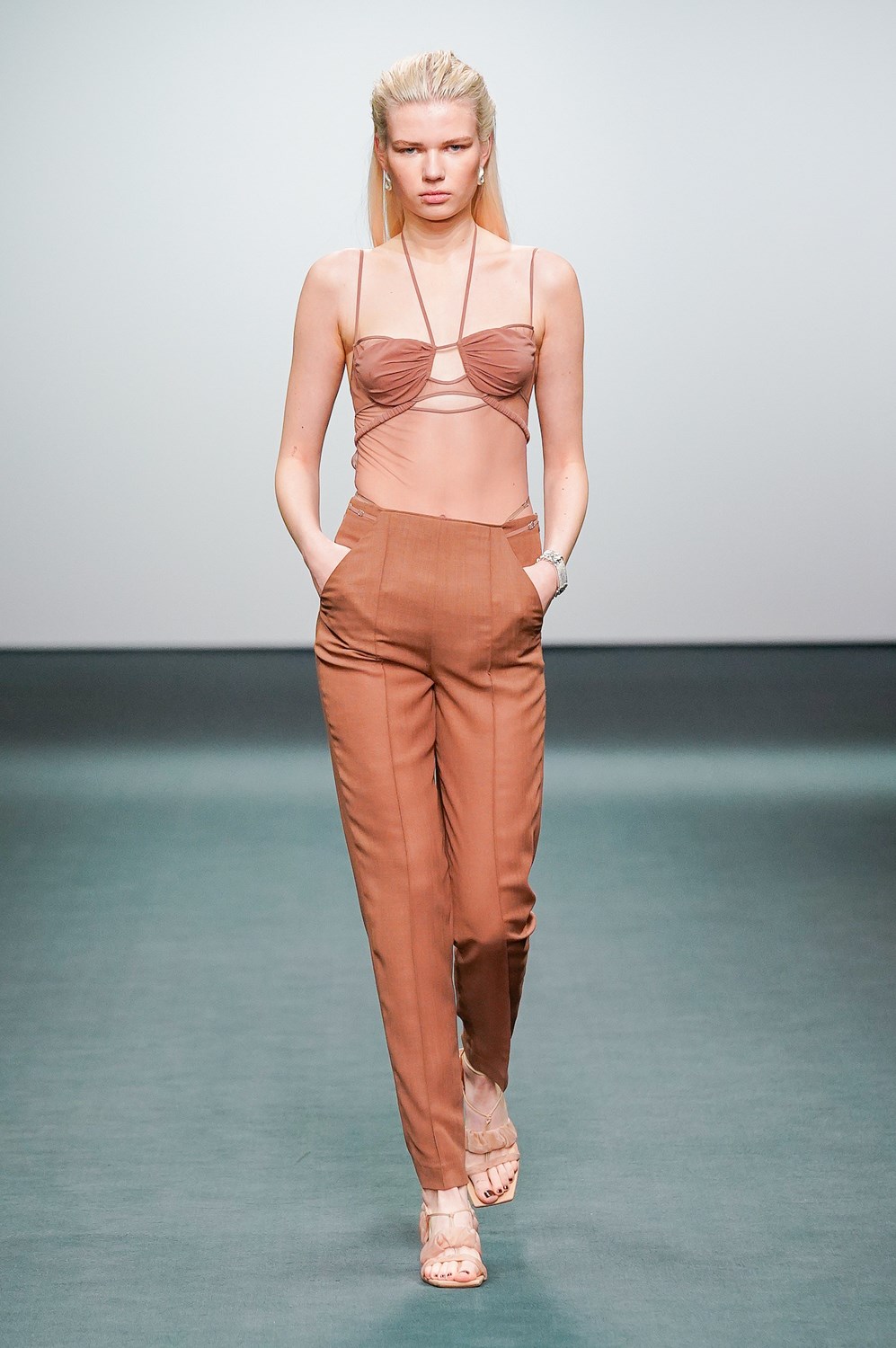 Nensi Dojaka Fall 2022 Fashion Show