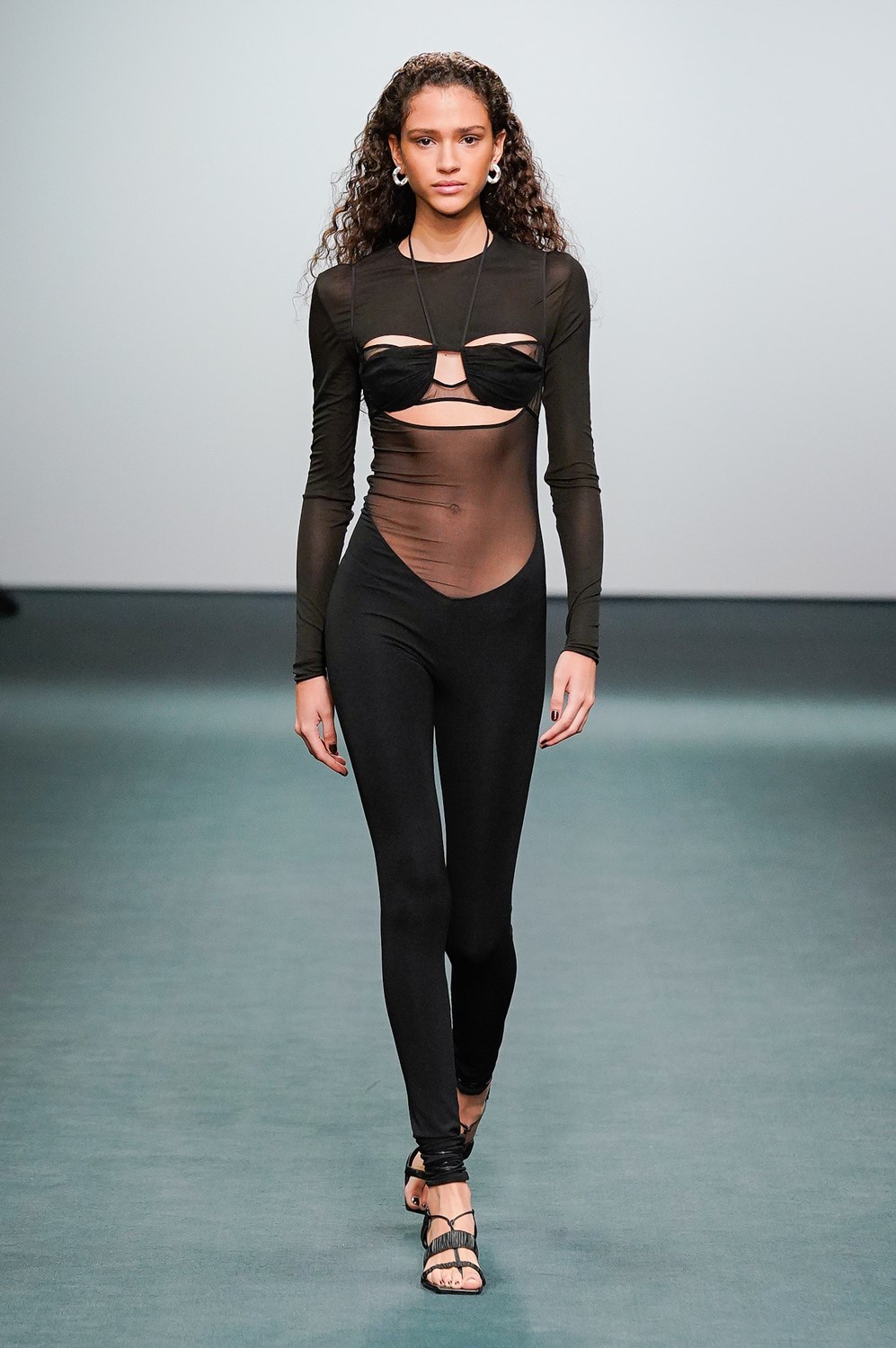 Nensi Dojaka Fall 2022 Fashion Show